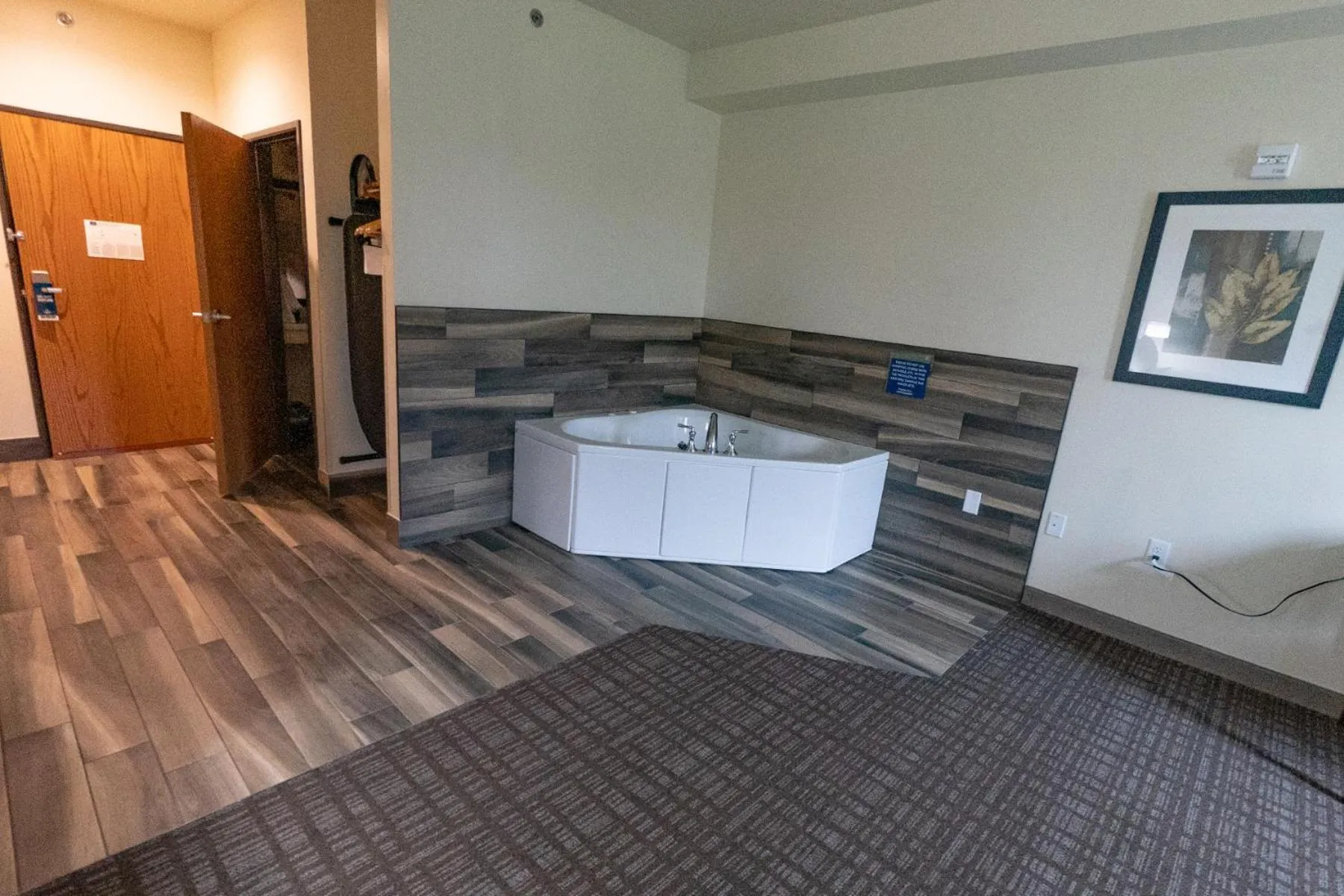 Bedroom, Bed in Cobblestone Hotel & Suites-Sheldon