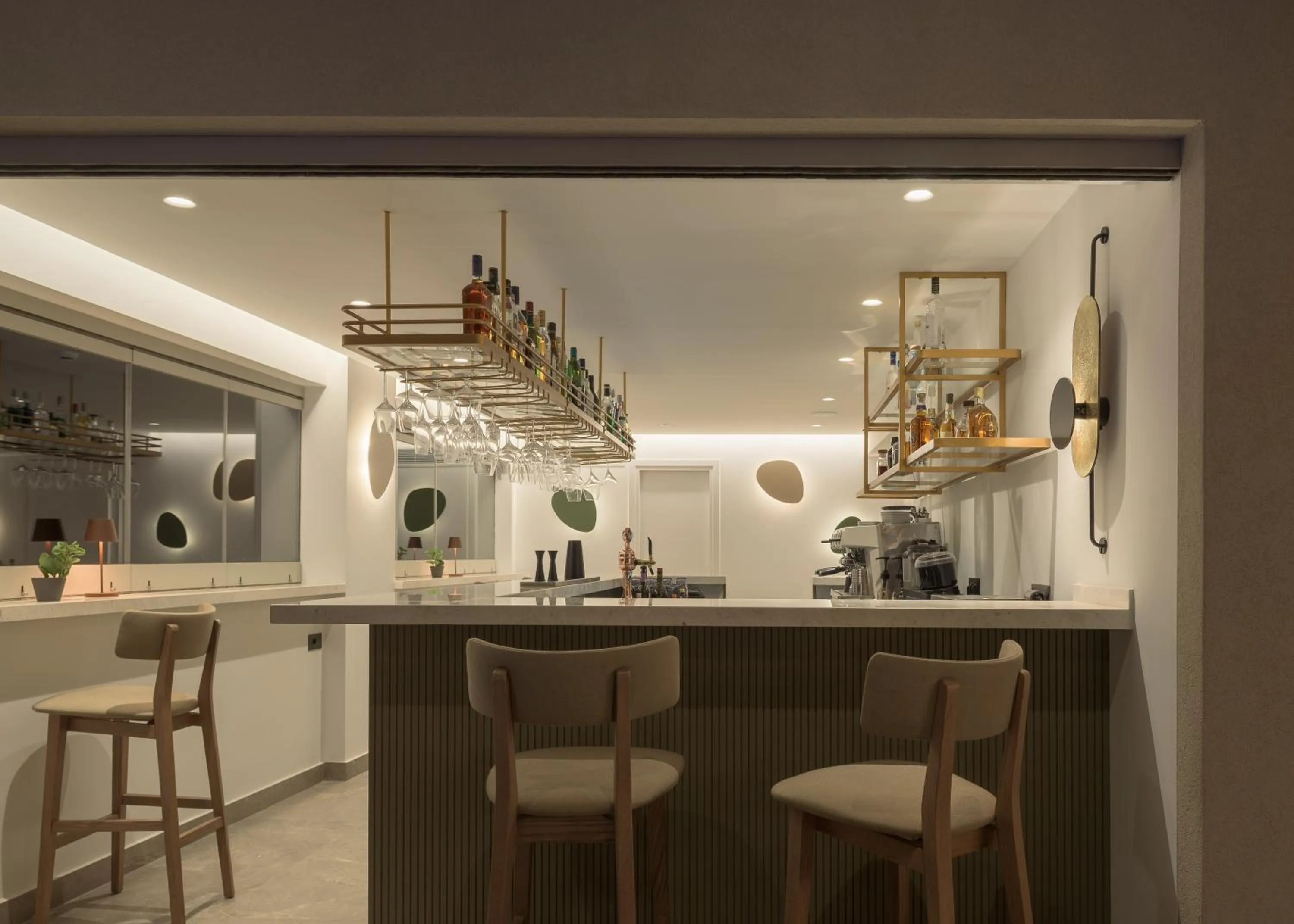 Lounge or bar in Galaxy Suites Boutique Resort