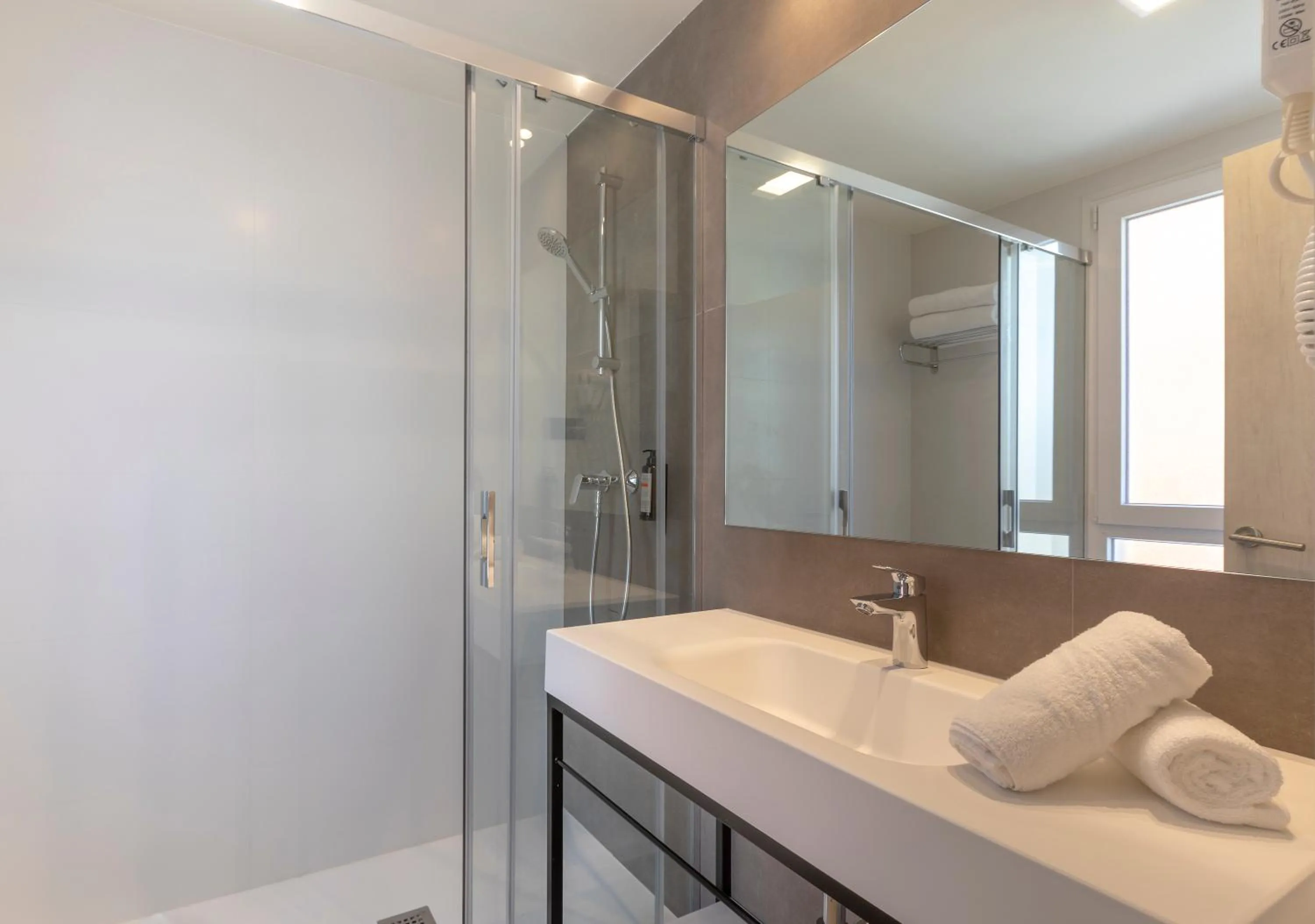 Shower in Porcel Ganivet