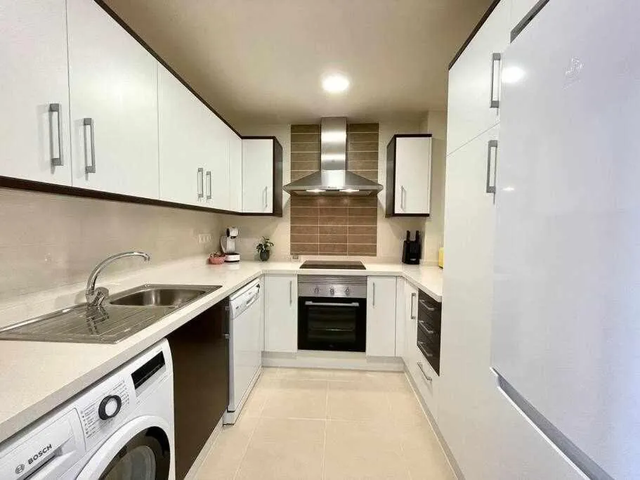 Apartamento con piscina, padel y vistas al mar