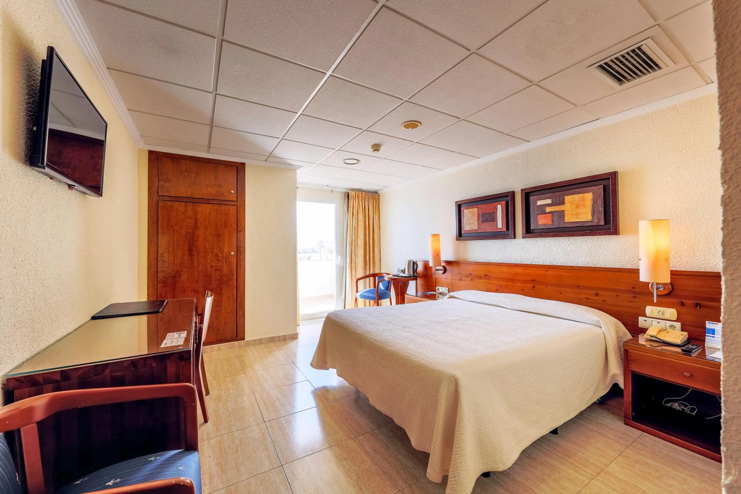 Bed in Hotel Masa International