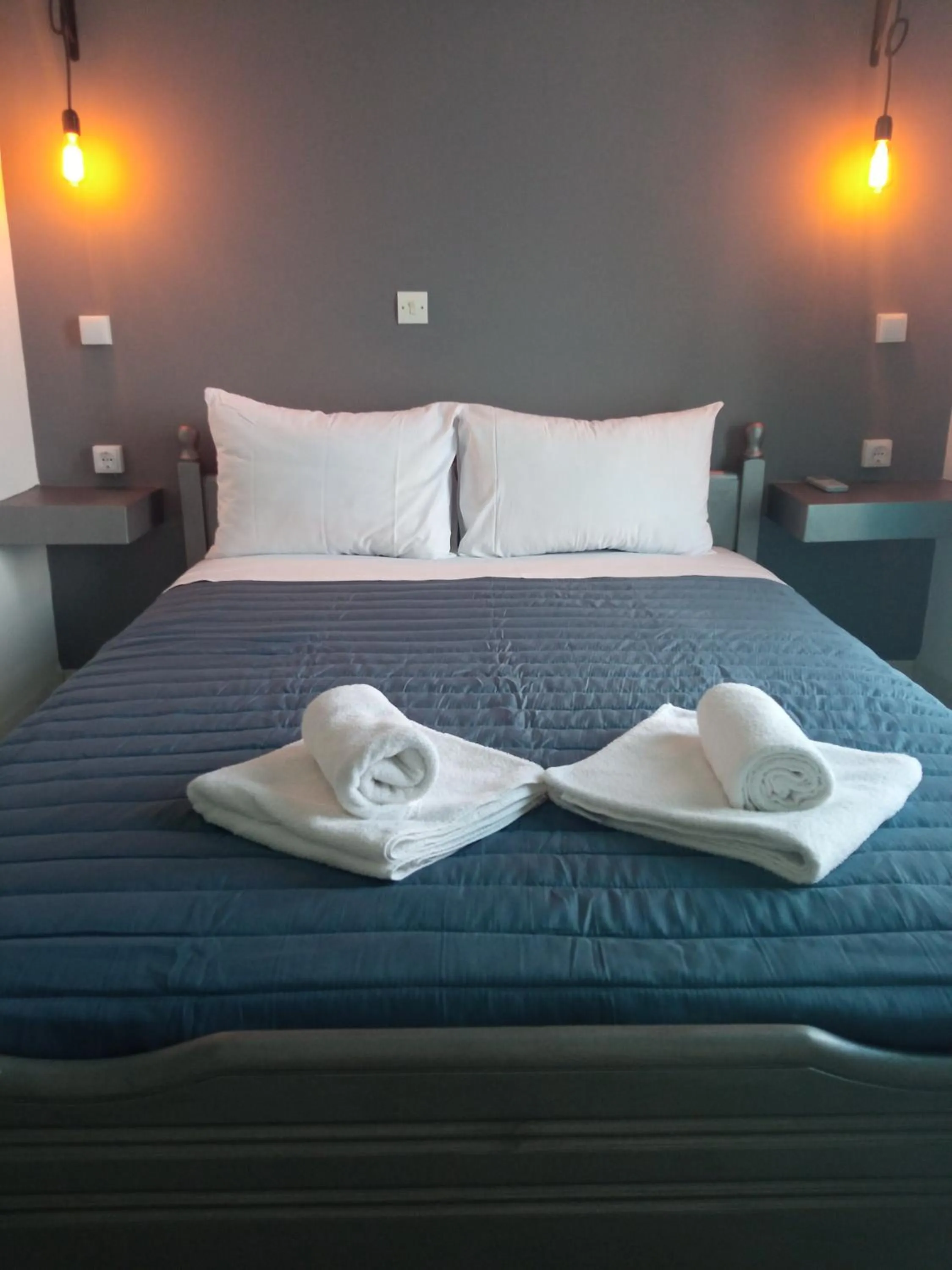 Bed in Hotel Theoxenia