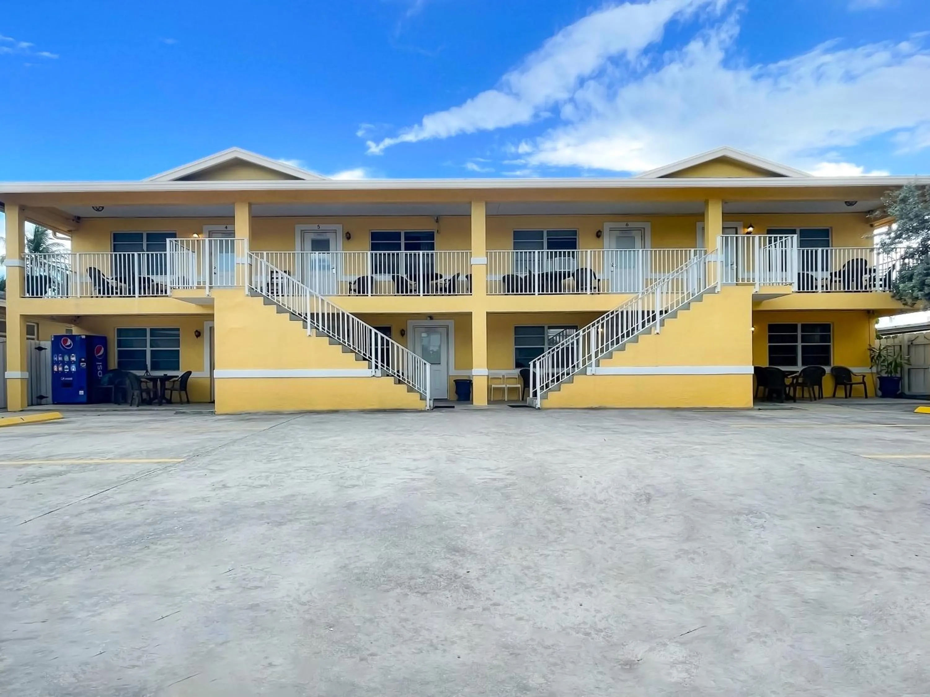 Property building in Hollywood by the Sea