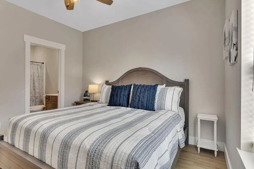 Bed in Chalet 1896 at Table Rock Lake