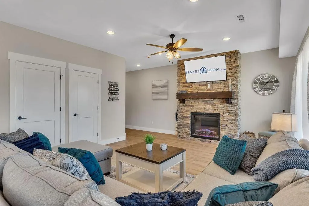 Chalet 1896 at Table Rock Lake