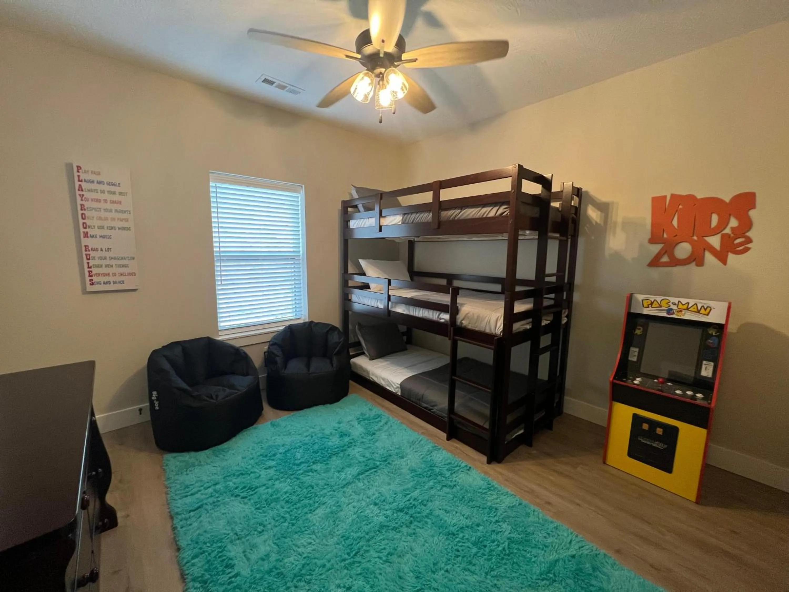 Bed in Chalet 1896 at Table Rock Lake