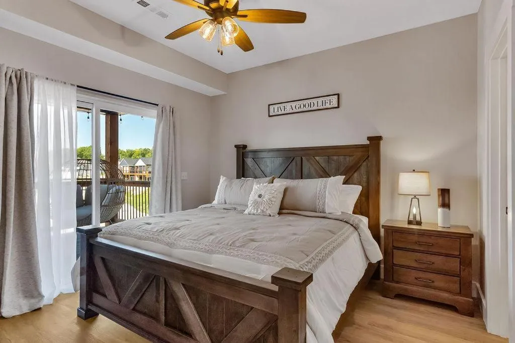 Bed in Chalet 1896 at Table Rock Lake