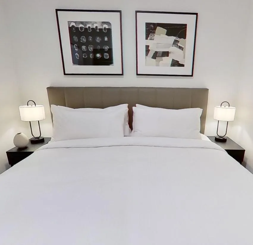 Bedroom, Bed in Level Long Beach - East Village