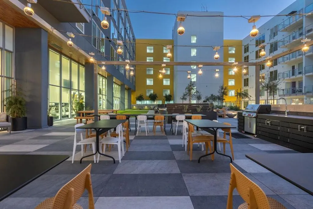 Property building in Level Long Beach - East Village