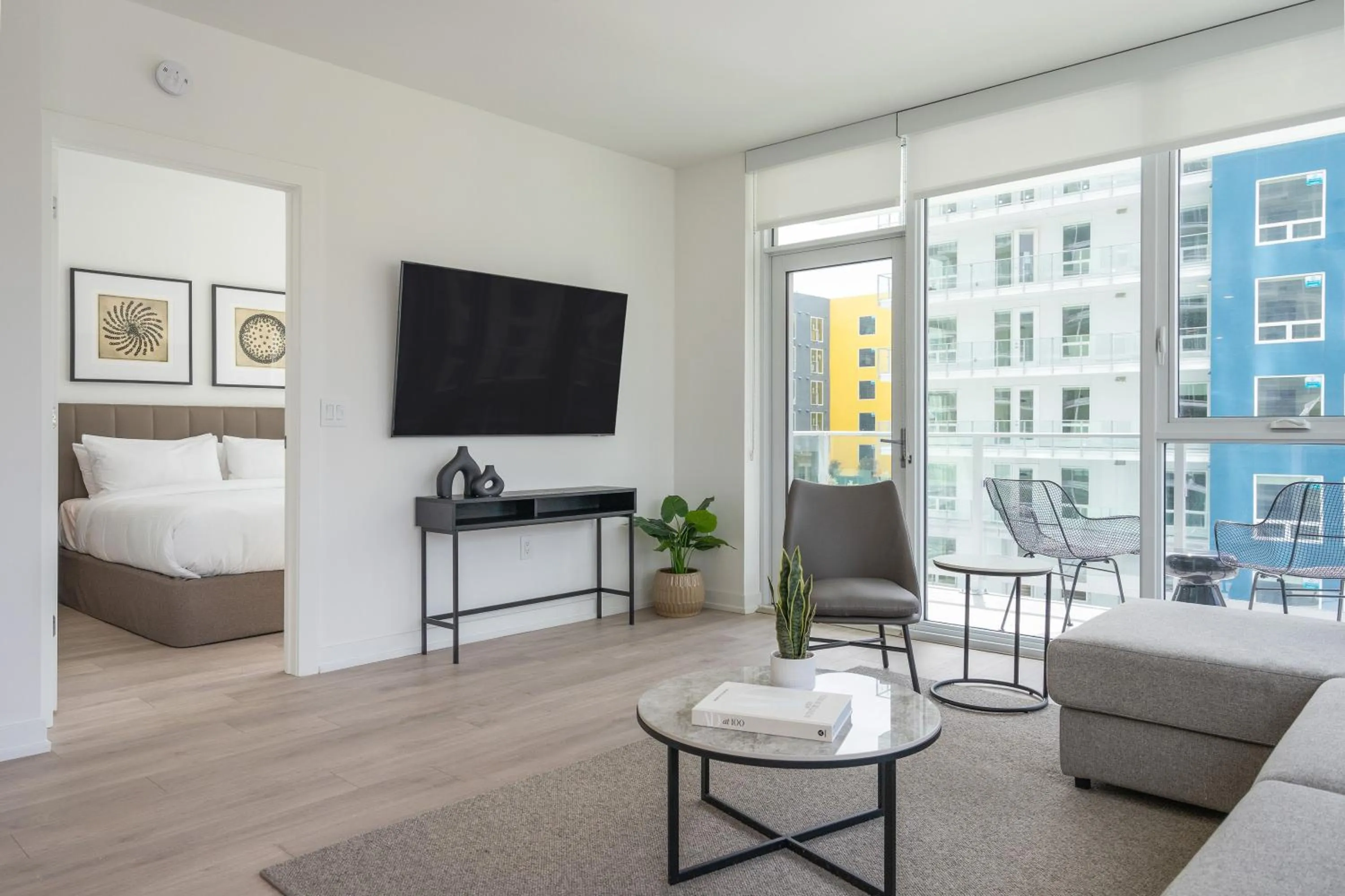 TV and multimedia, Bed in Level Long Beach - East Village