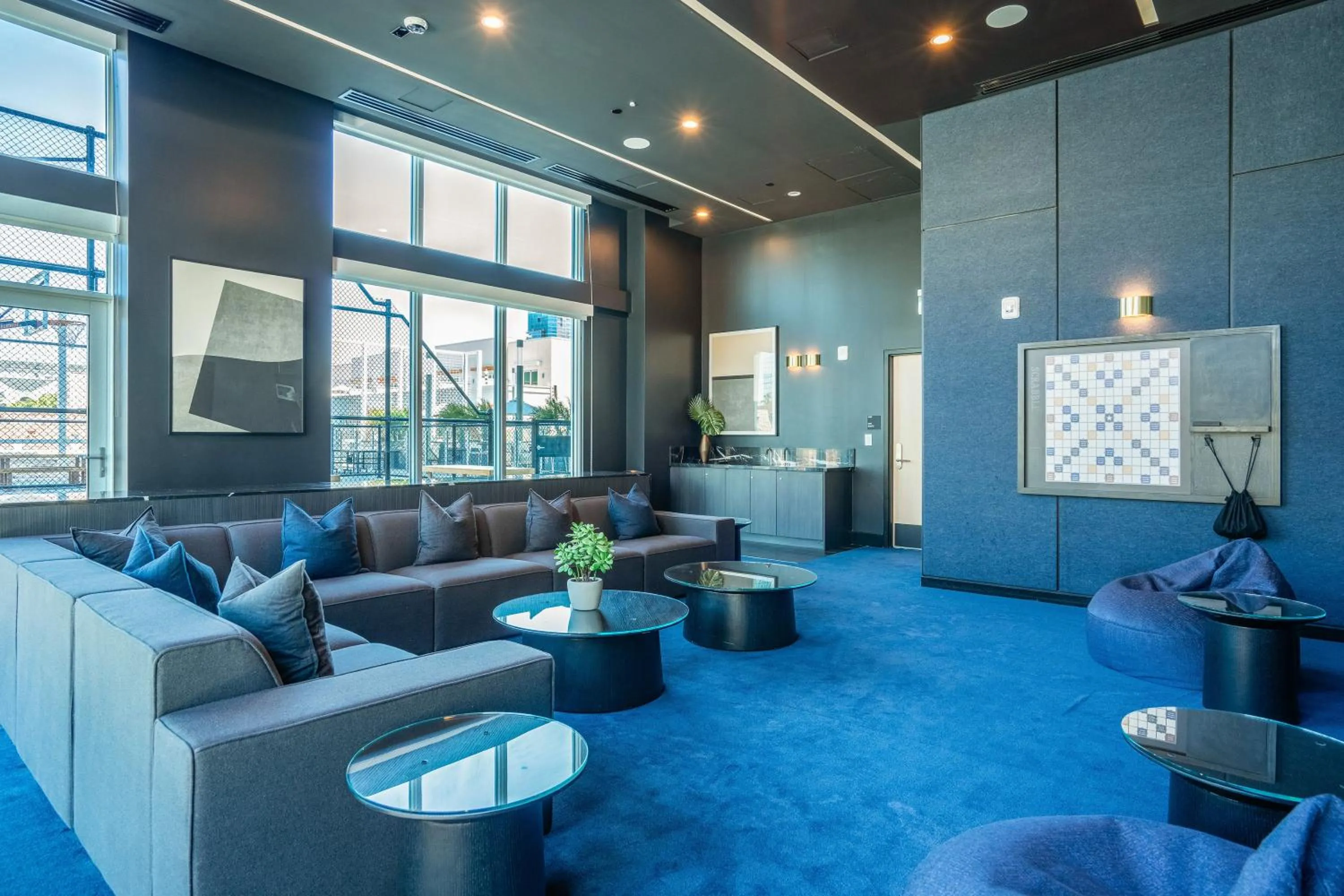 Communal lounge/ TV room in Level Long Beach - East Village