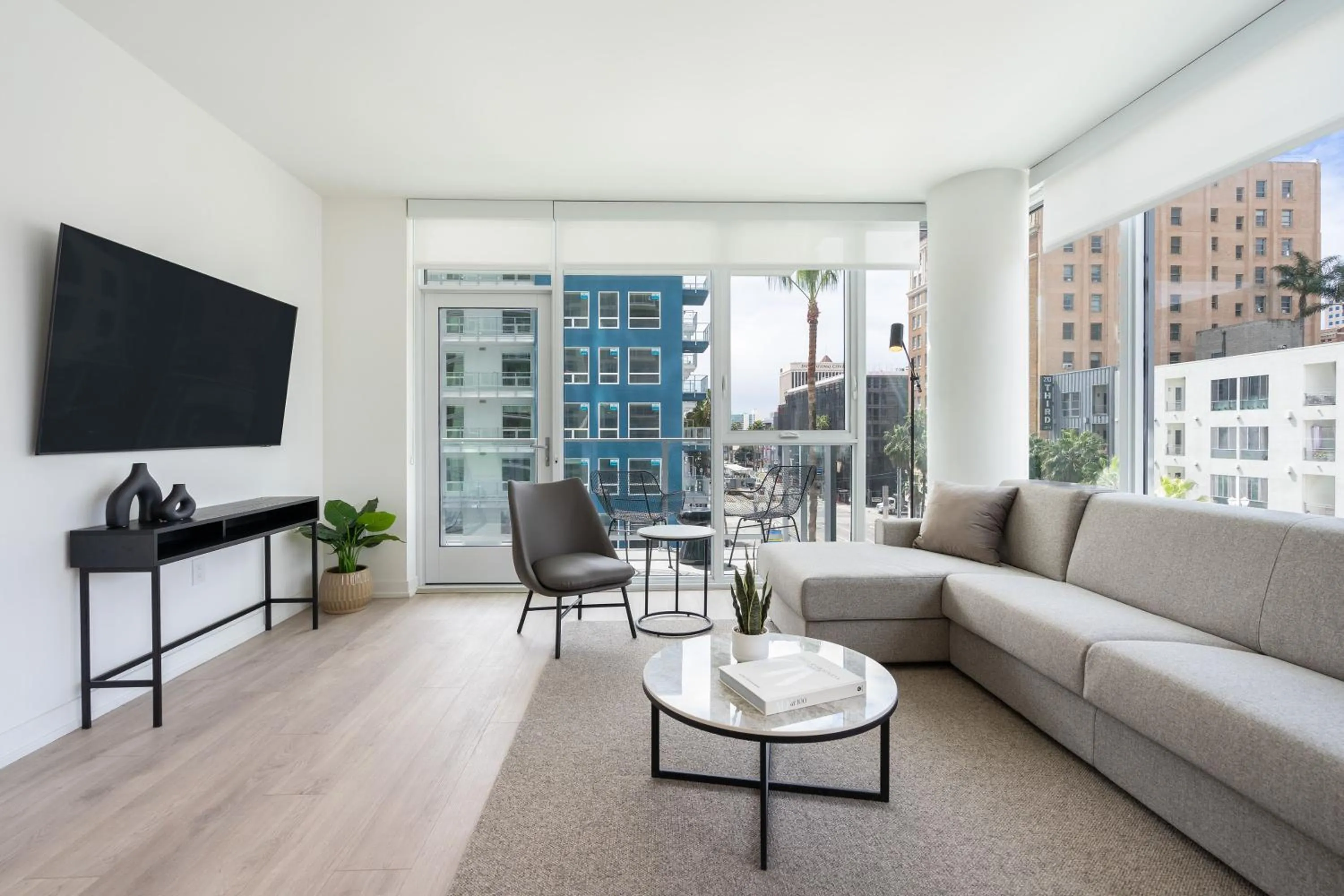 TV and multimedia in Level Long Beach - East Village