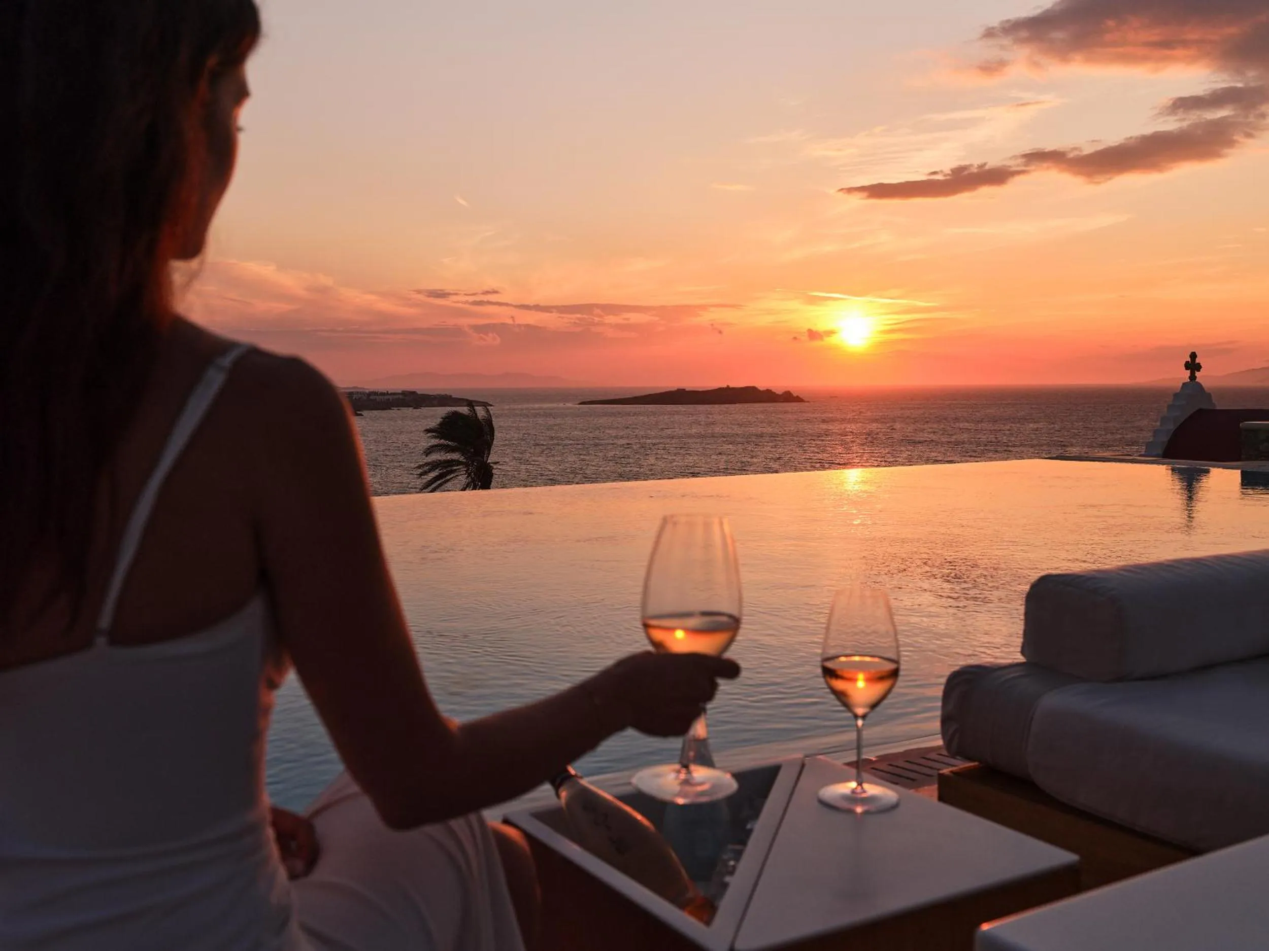 Food and drinks in Bill&Coo Mykonos-The Leading Hotels of the World