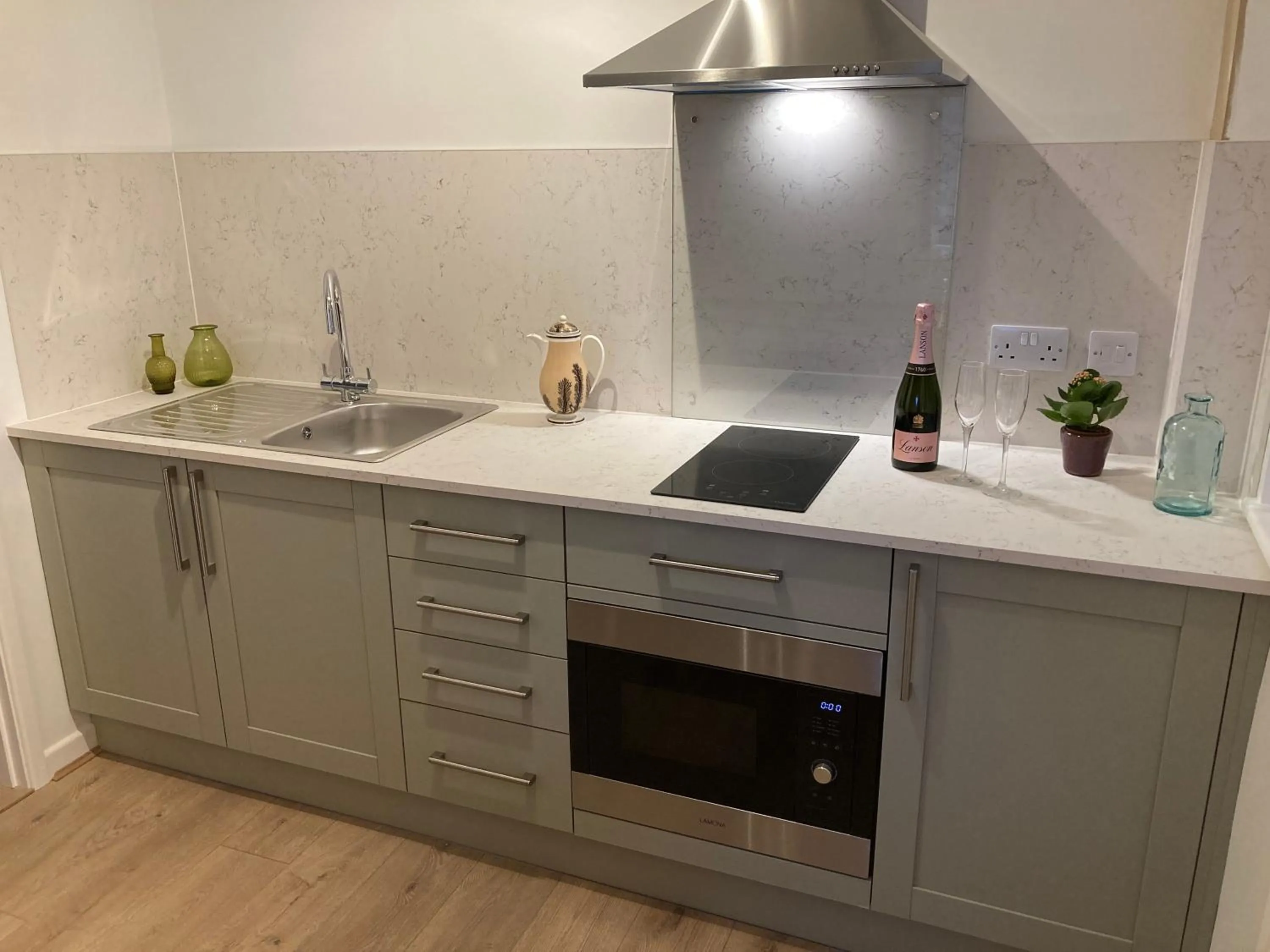 Kitchen or kitchenette in Yew Tree House