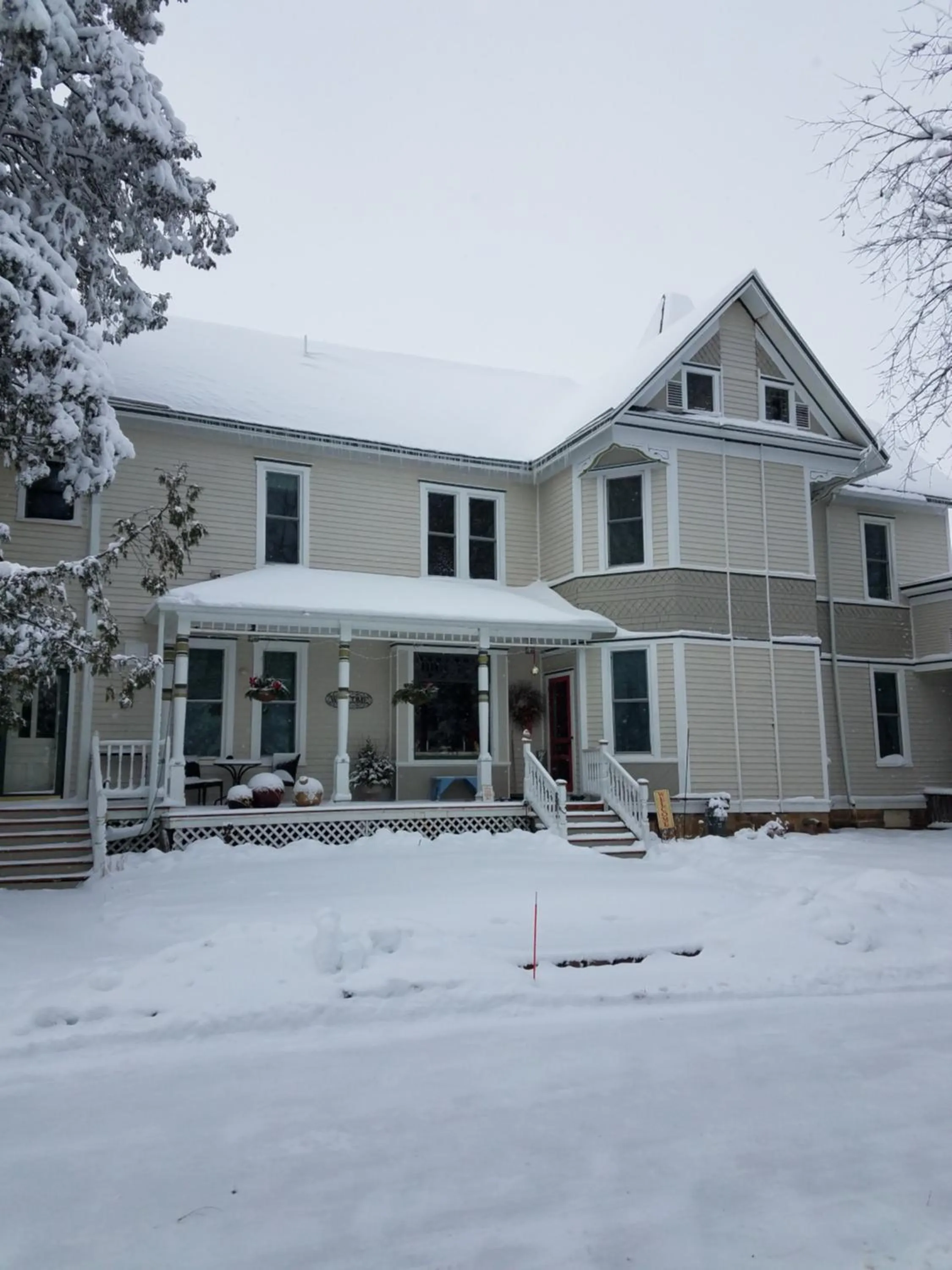 Property building in Oaklawn Inn