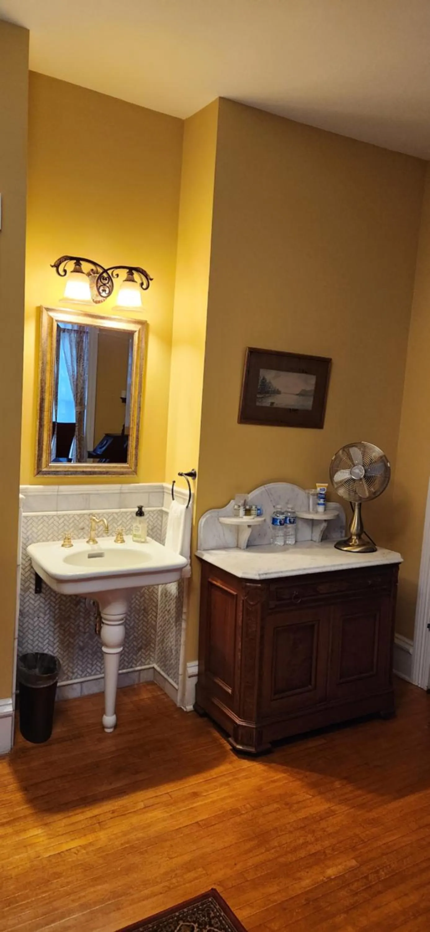 Bathroom in Oaklawn Inn