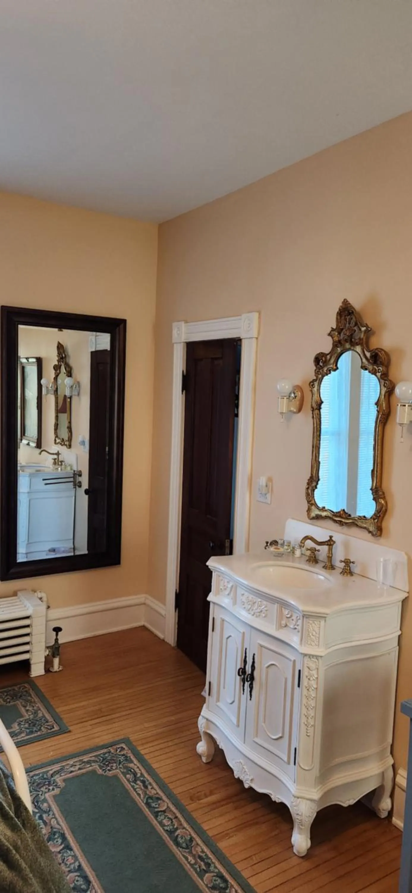 Bathroom in Oaklawn Inn