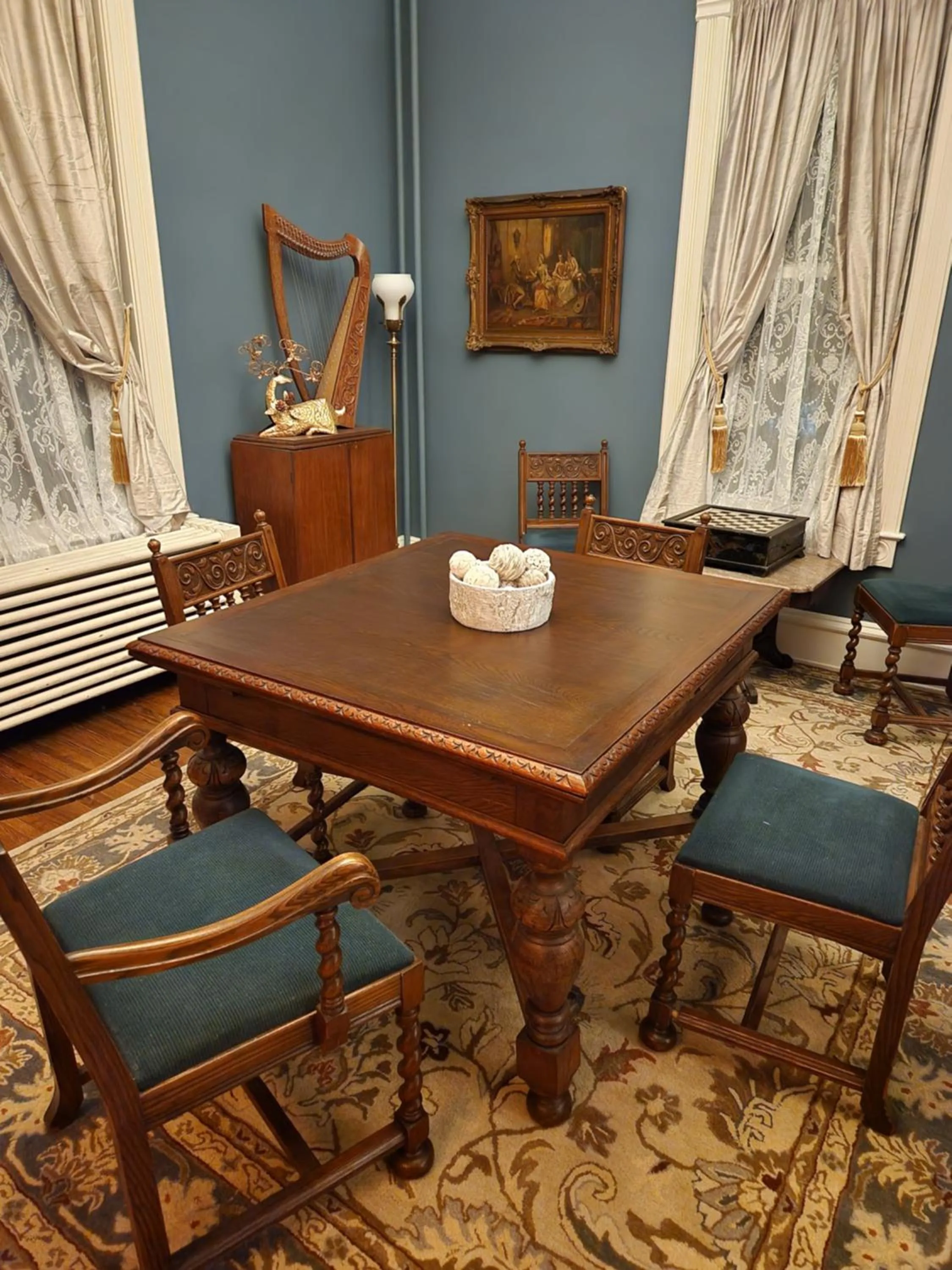 hair dresser in Oaklawn Inn