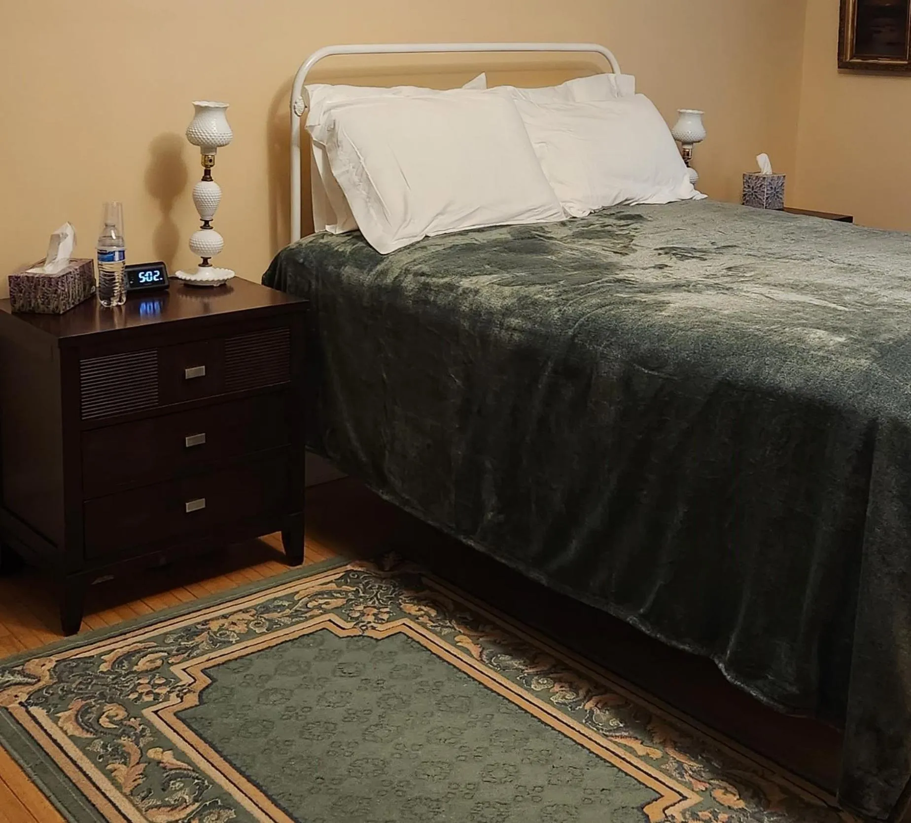 Bedroom, Bed in Oaklawn Inn