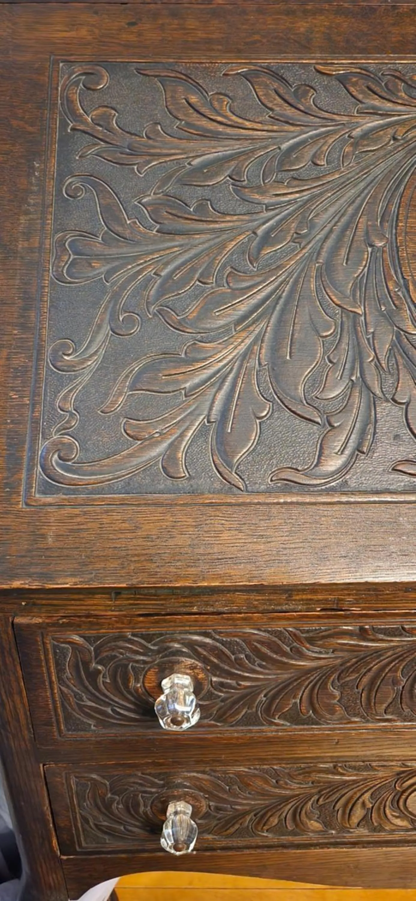 Decorative detail in Oaklawn Inn