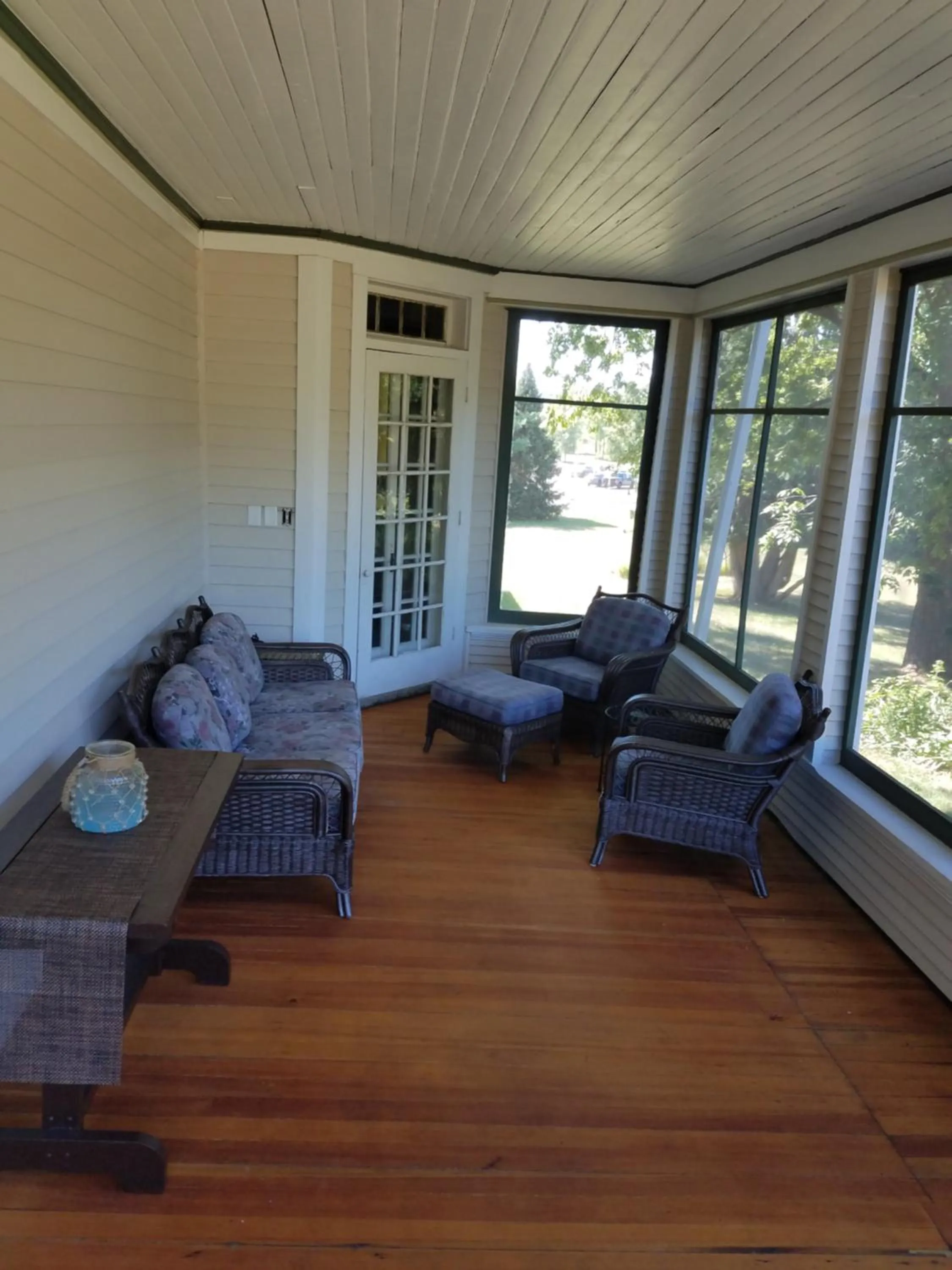 Seating area in Oaklawn Inn