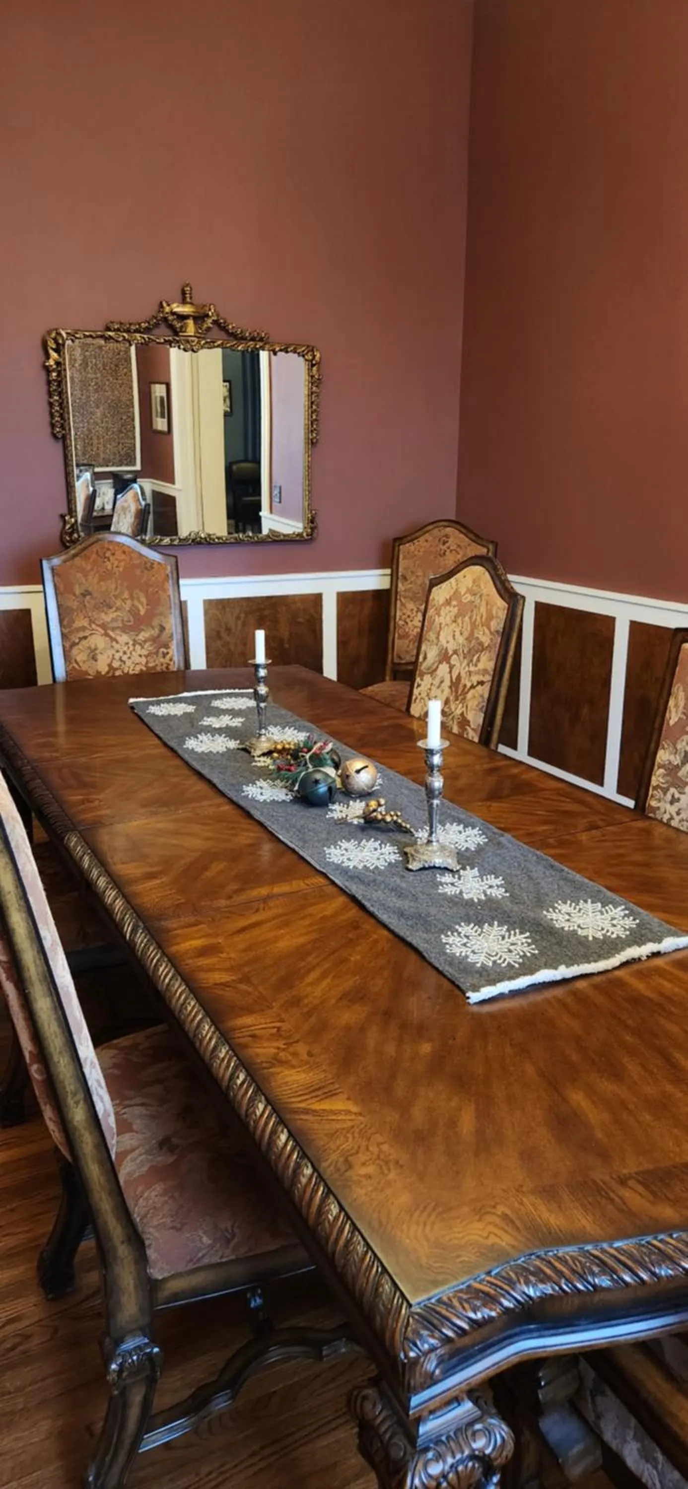 Dining area in Oaklawn Inn