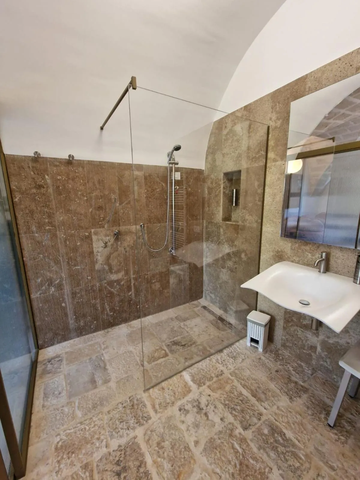 Shower in Imperial Paradise