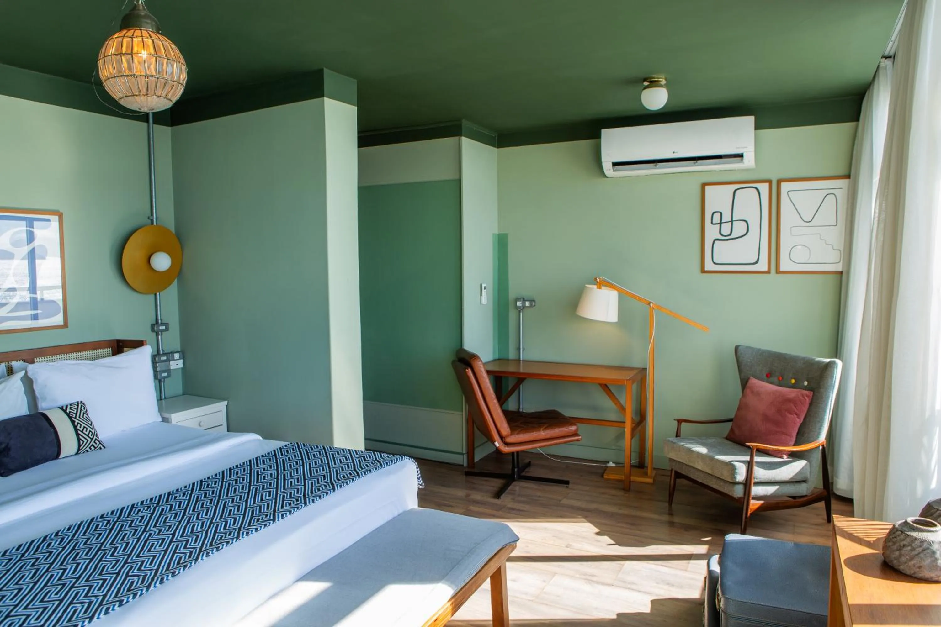 Photo of the whole room, Bed in Socialtel Copacabana