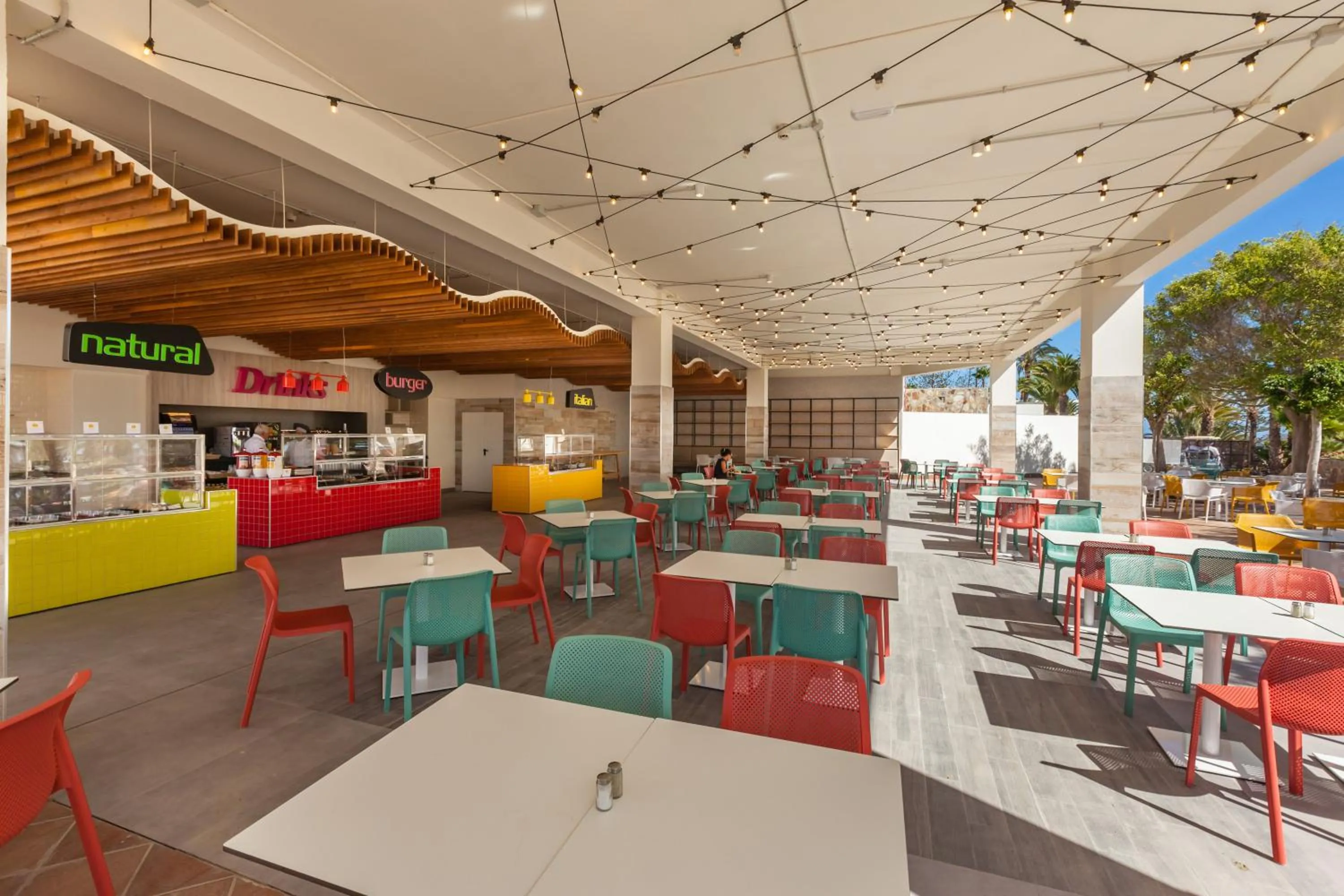 Lounge or bar in Abora Interclub Atlantic by Lopesan Hotels