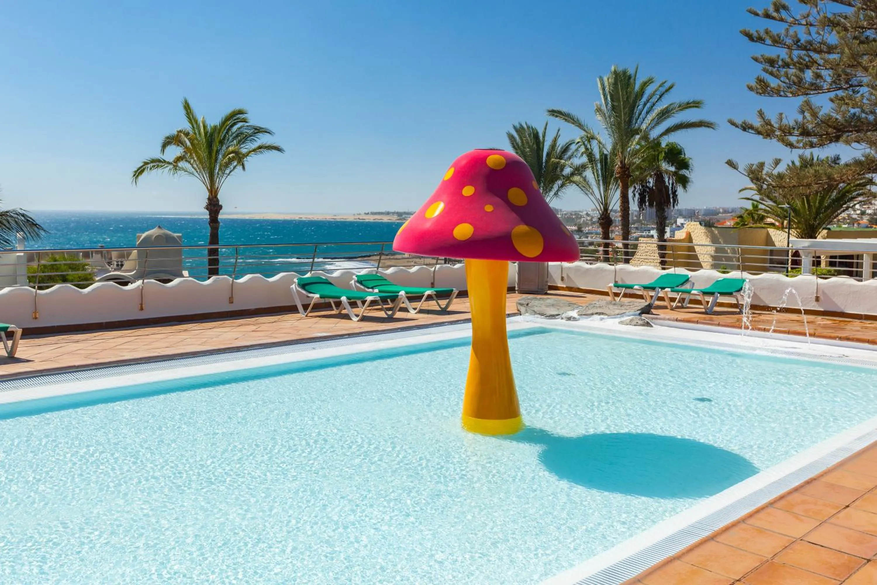 Swimming pool in Abora Interclub Atlantic by Lopesan Hotels