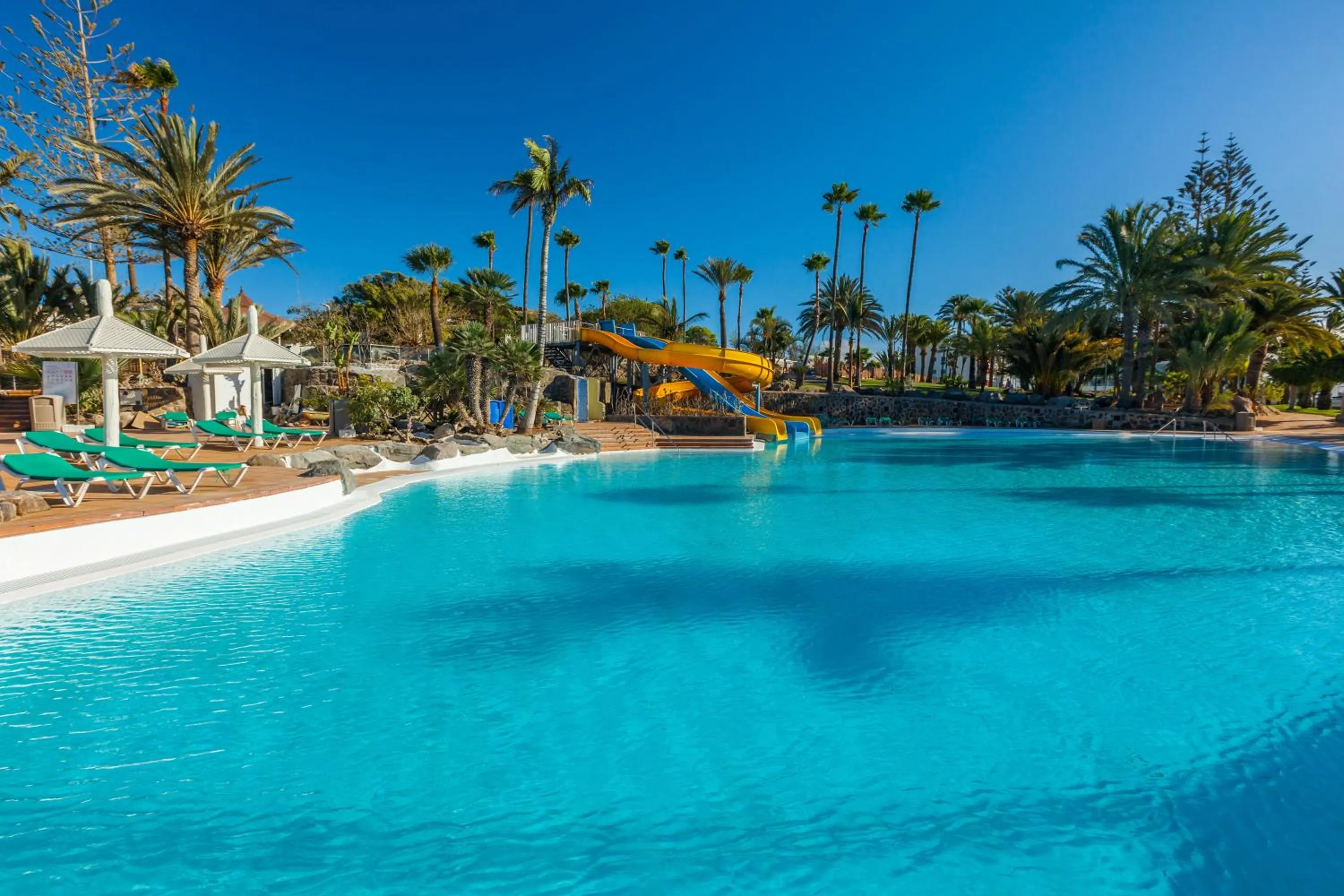 Swimming pool in Abora Interclub Atlantic by Lopesan Hotels