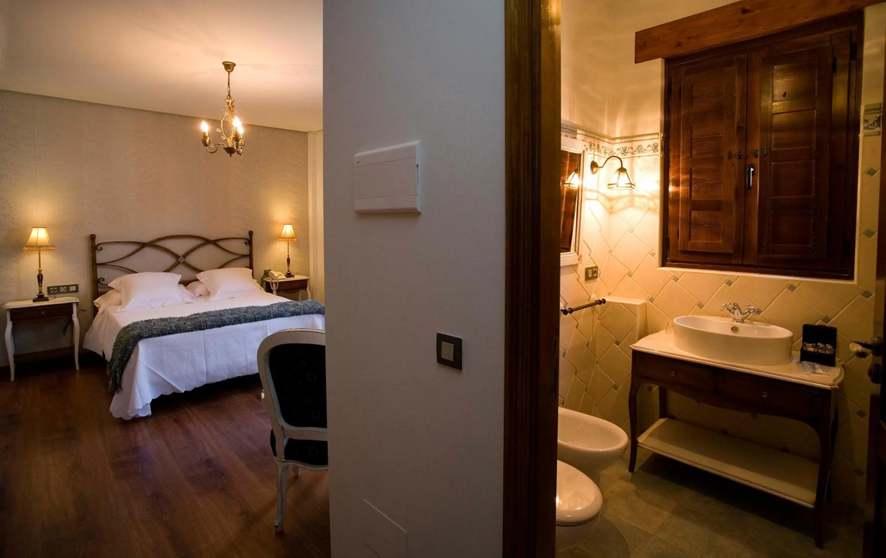 Bedroom, Bed in Posada Los Condestables Hotel & Spa