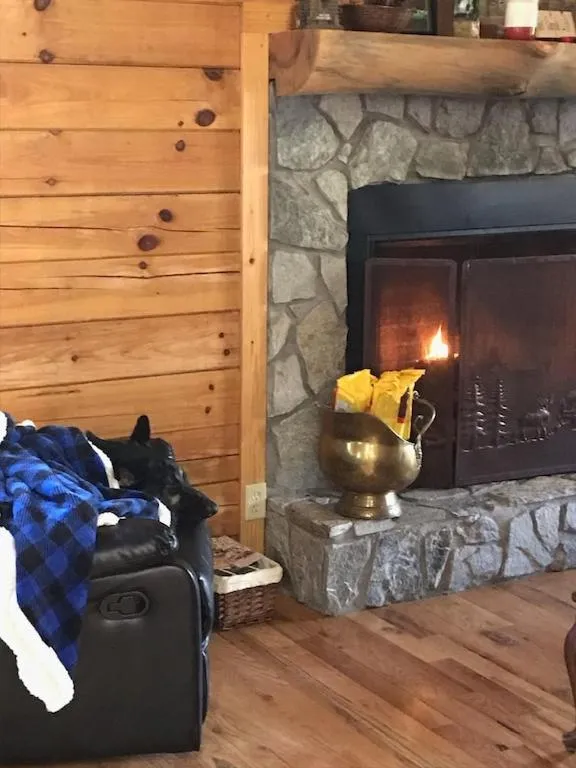 Alpenhaus Cabins Real Log Home in Helen Ga Mountains with hot tub and balconies