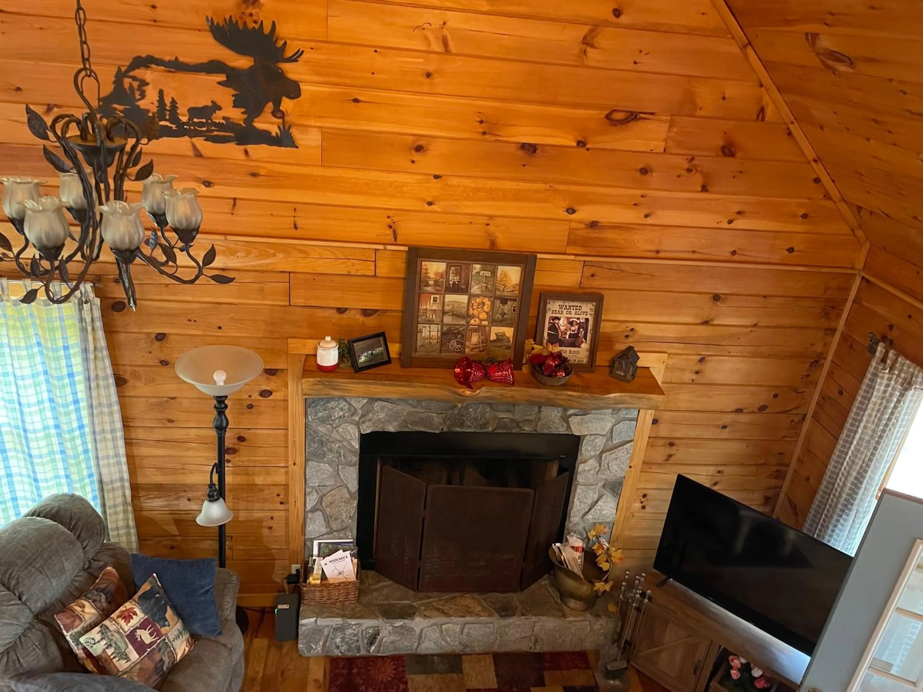 Alpenhaus Cabins Real Log Home in Helen Ga Mountains with hot tub and balconies