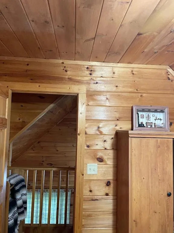 Alpenhaus Cabins Real Log Home in Helen Ga Mountains with hot tub and balconies