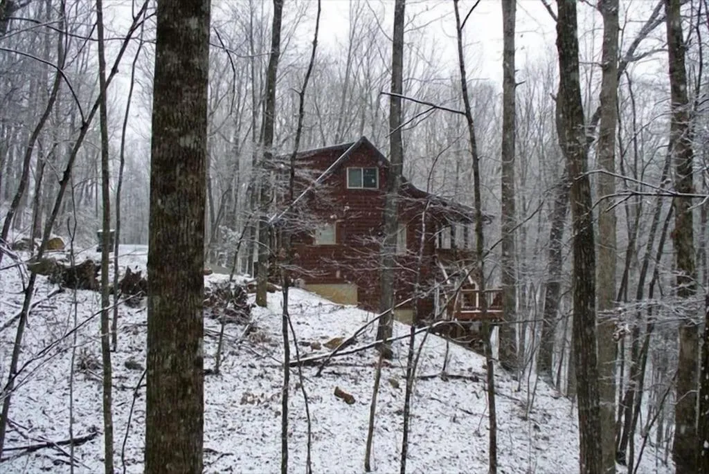 Alpenhaus Cabins Real Log Home in Helen Ga Mountains with hot tub and balconies