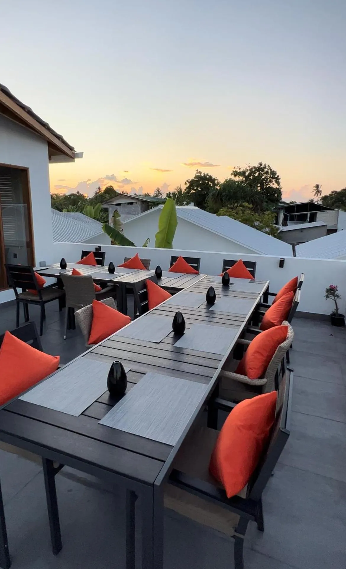 Restaurant/places to eat in Seaside Dhigurah