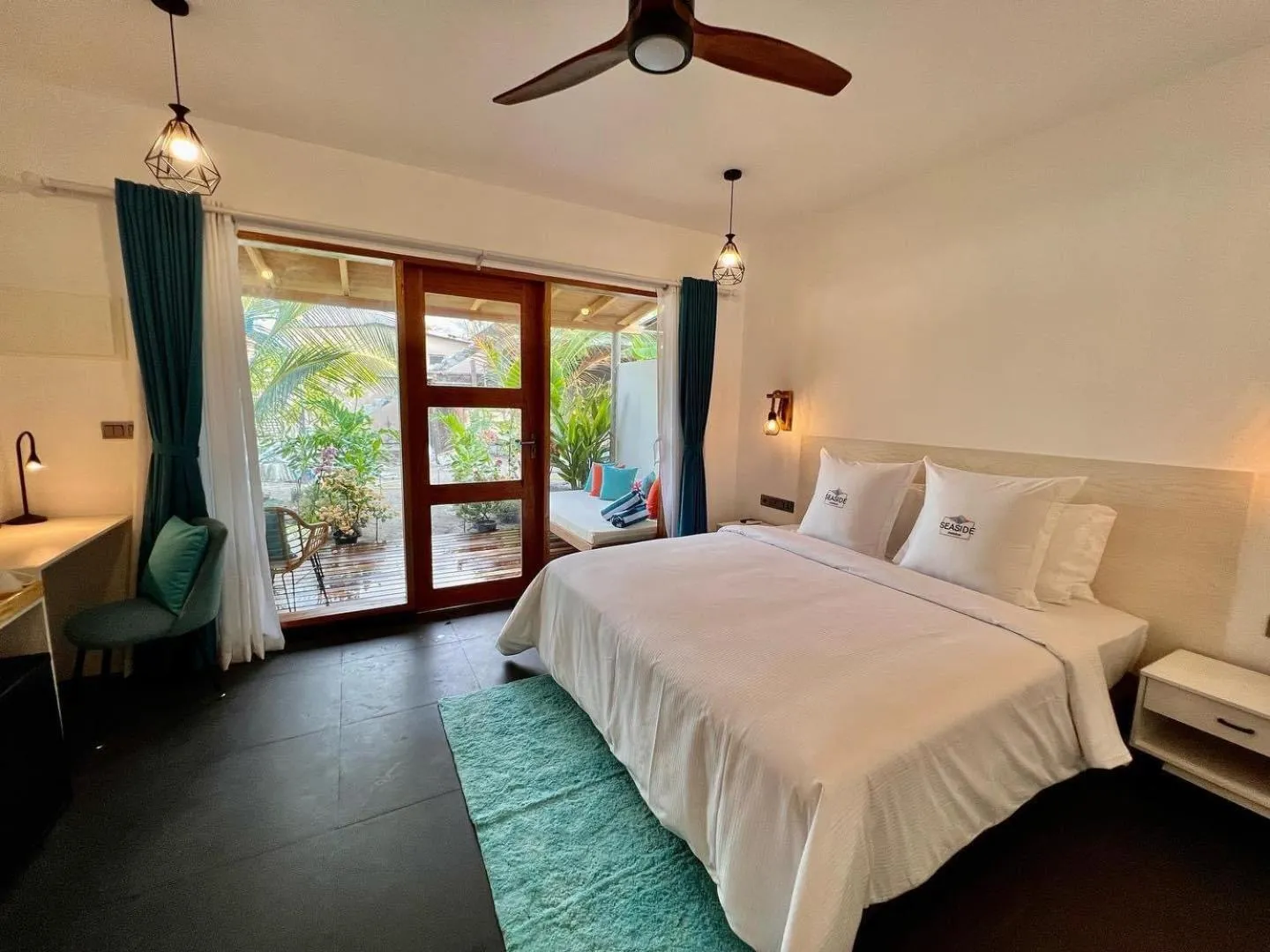 Bedroom, Bed in Seaside Dhigurah