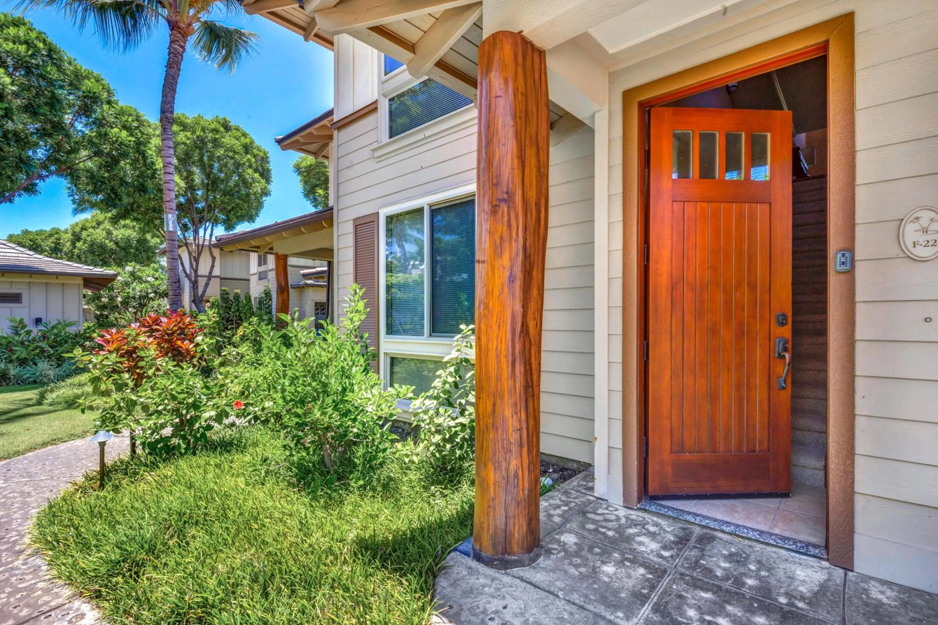 Property building in Palm Villas 2 Bed/2 Bath Loft #F22