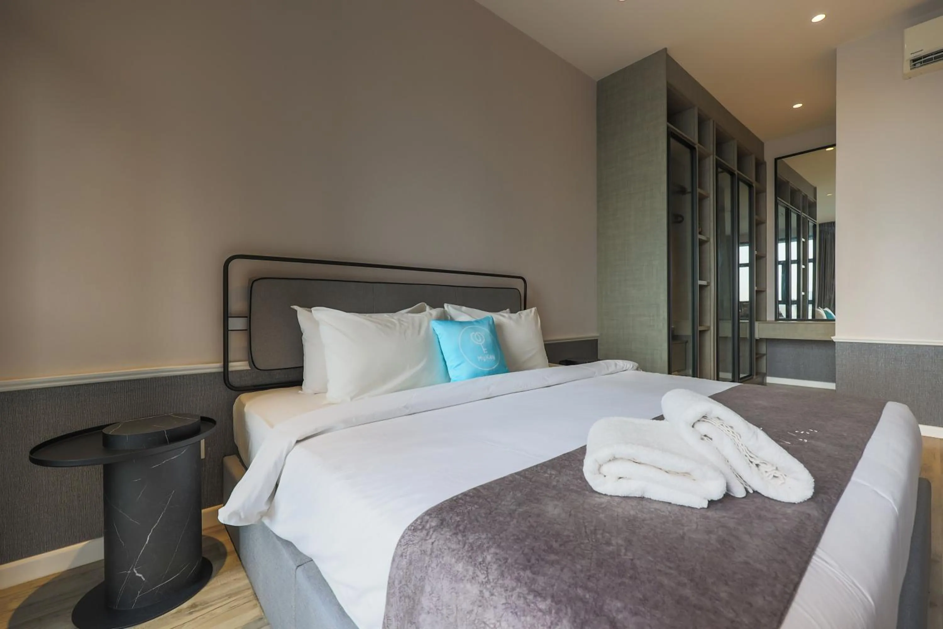 Bed in Millerz Square by MyKey