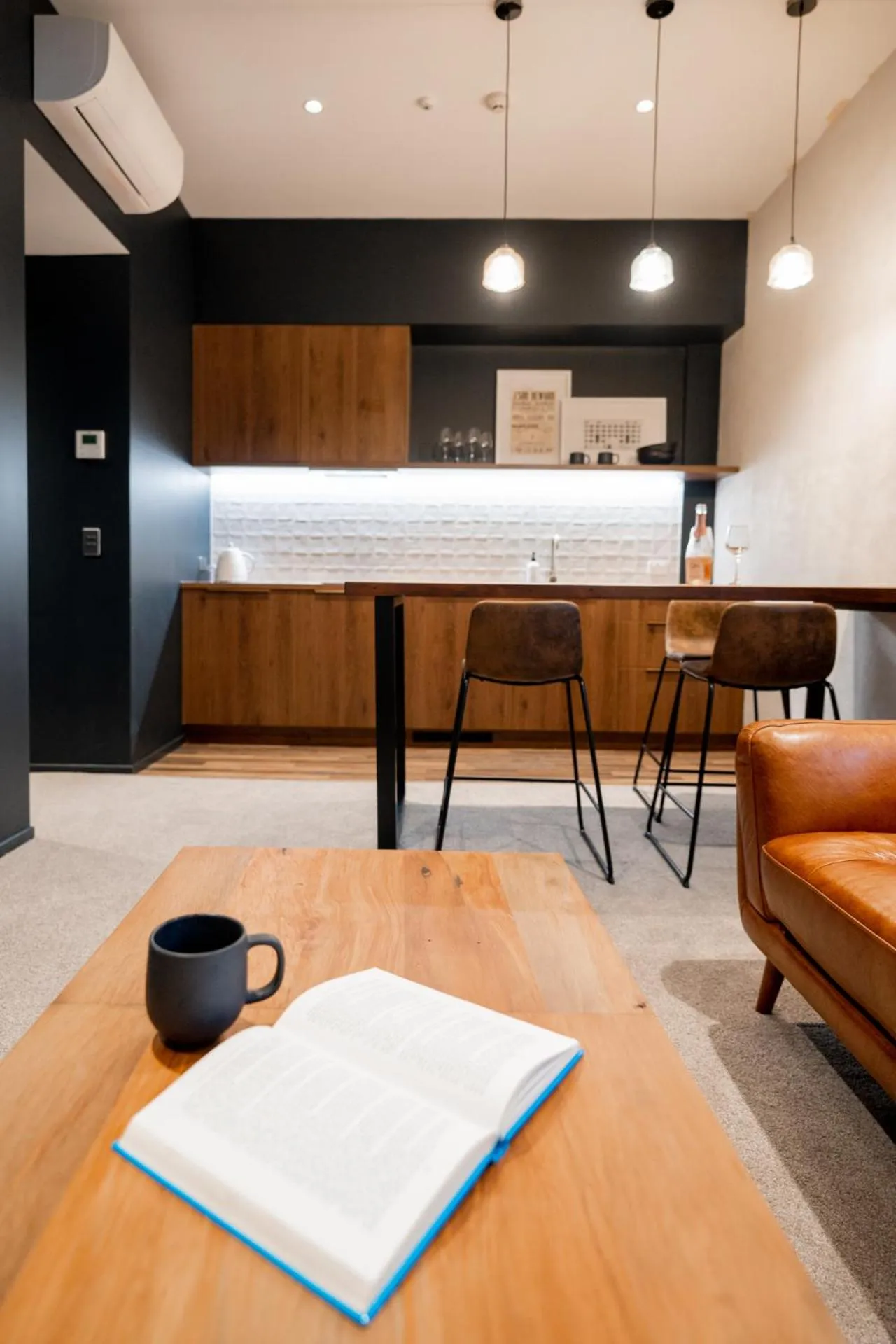 Living room in The Cobbler Hotel