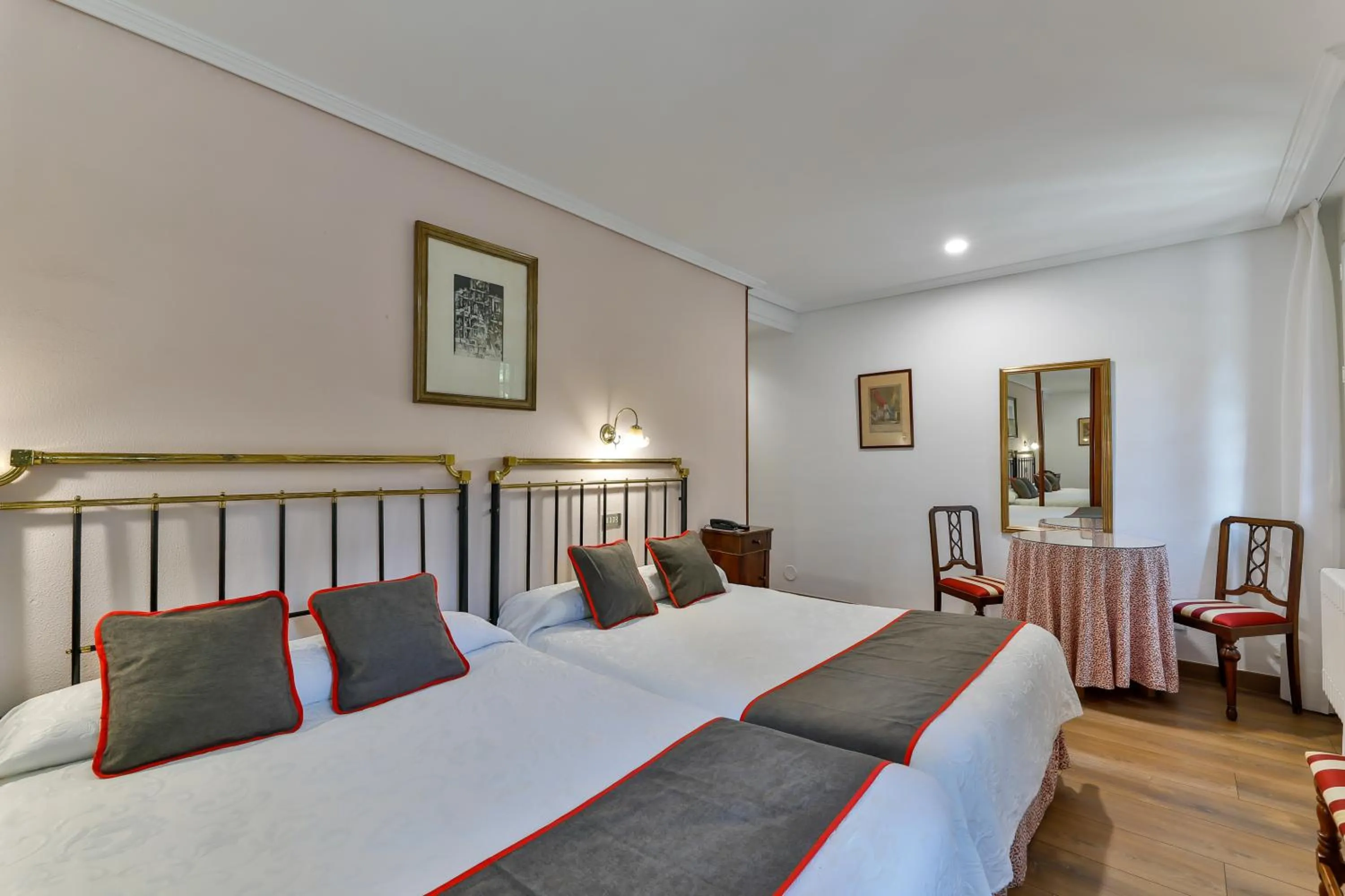 Bedroom in Hotel Santillana