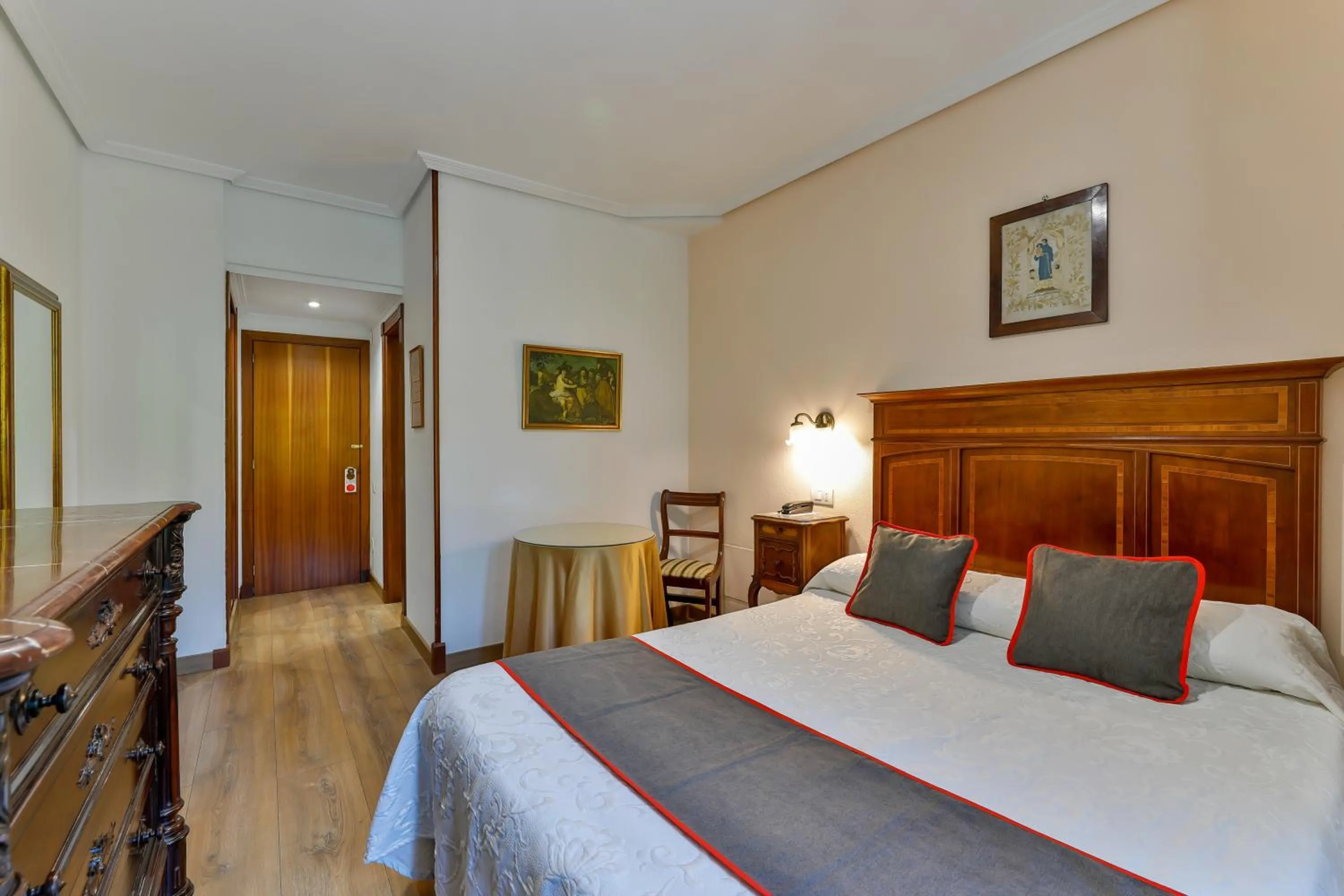 Bedroom in Hotel Santillana