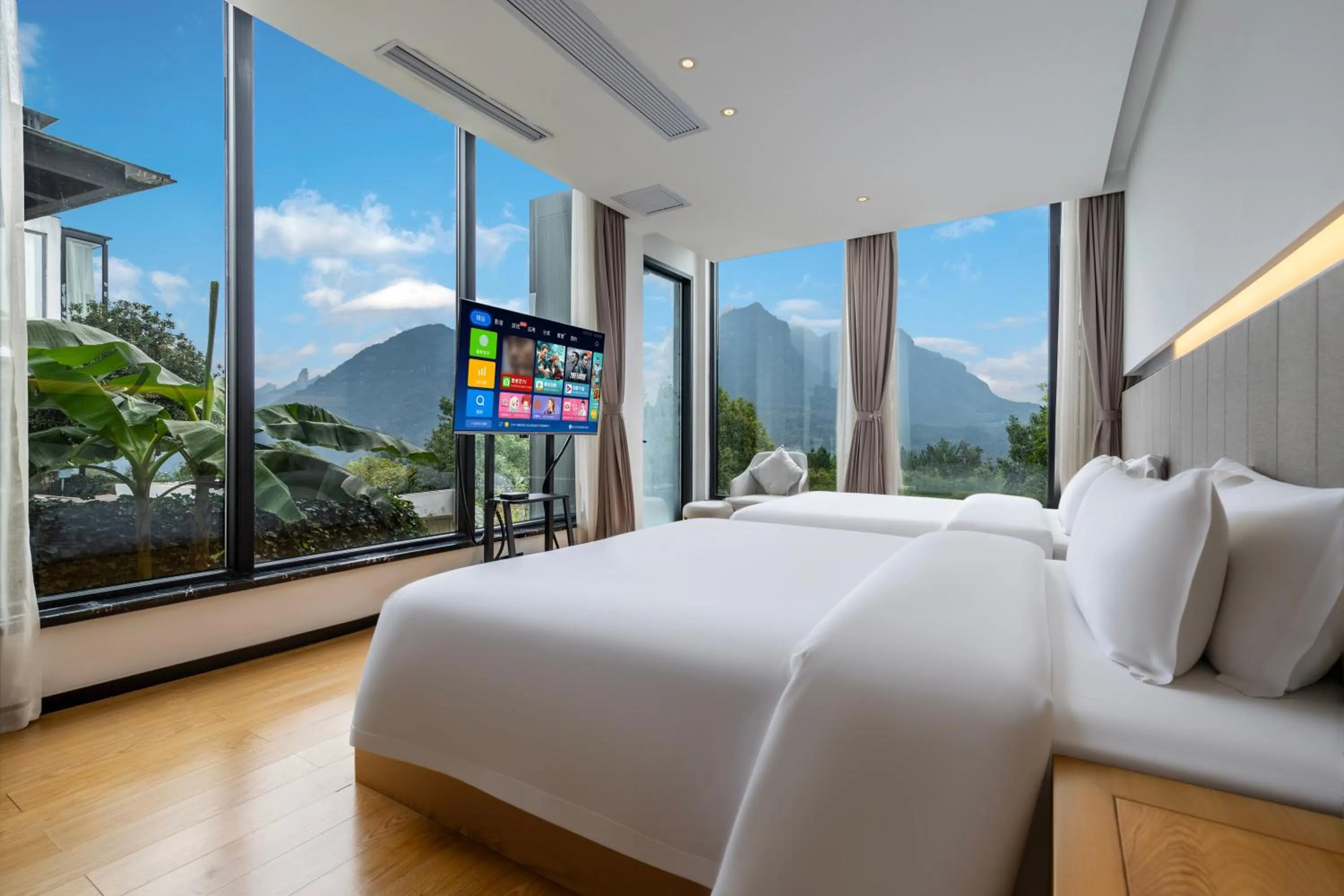 Photo of the whole room, Bed in XMAN Sunrise Peaks Resort