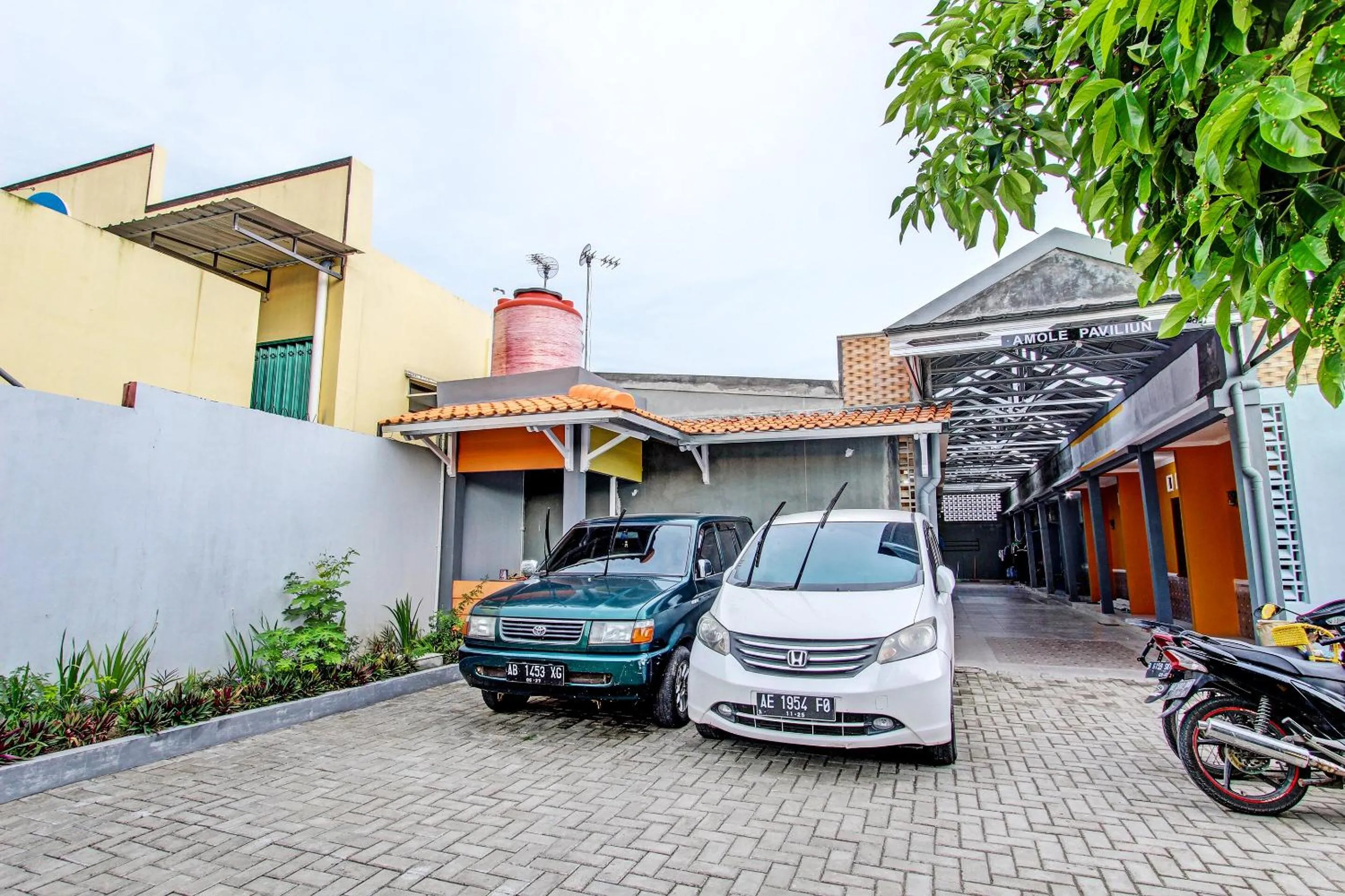 Parking in Hotel O Amole Paviliun Syariah
