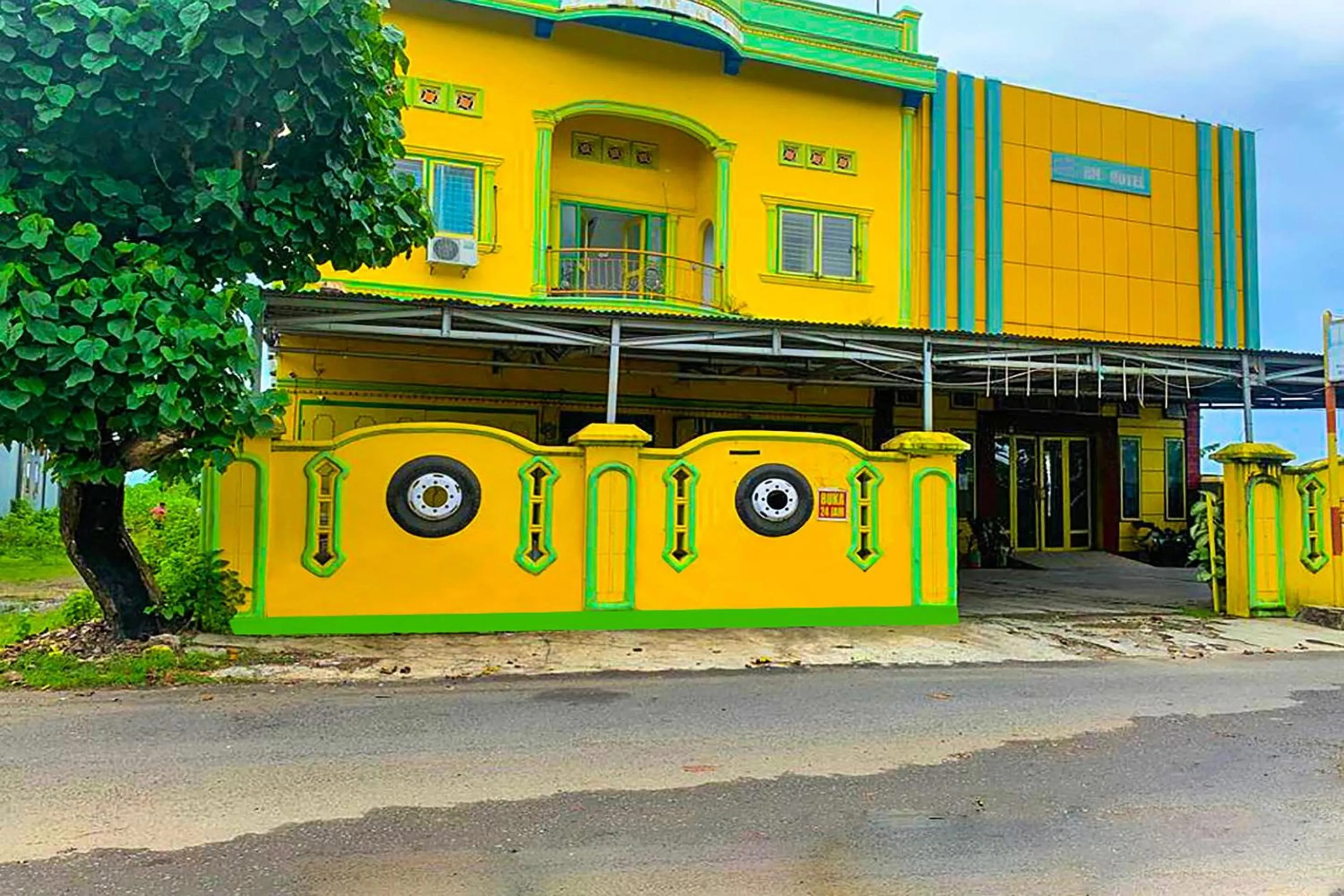 Facade/entrance in Hotel O Melati Bm Pangkep