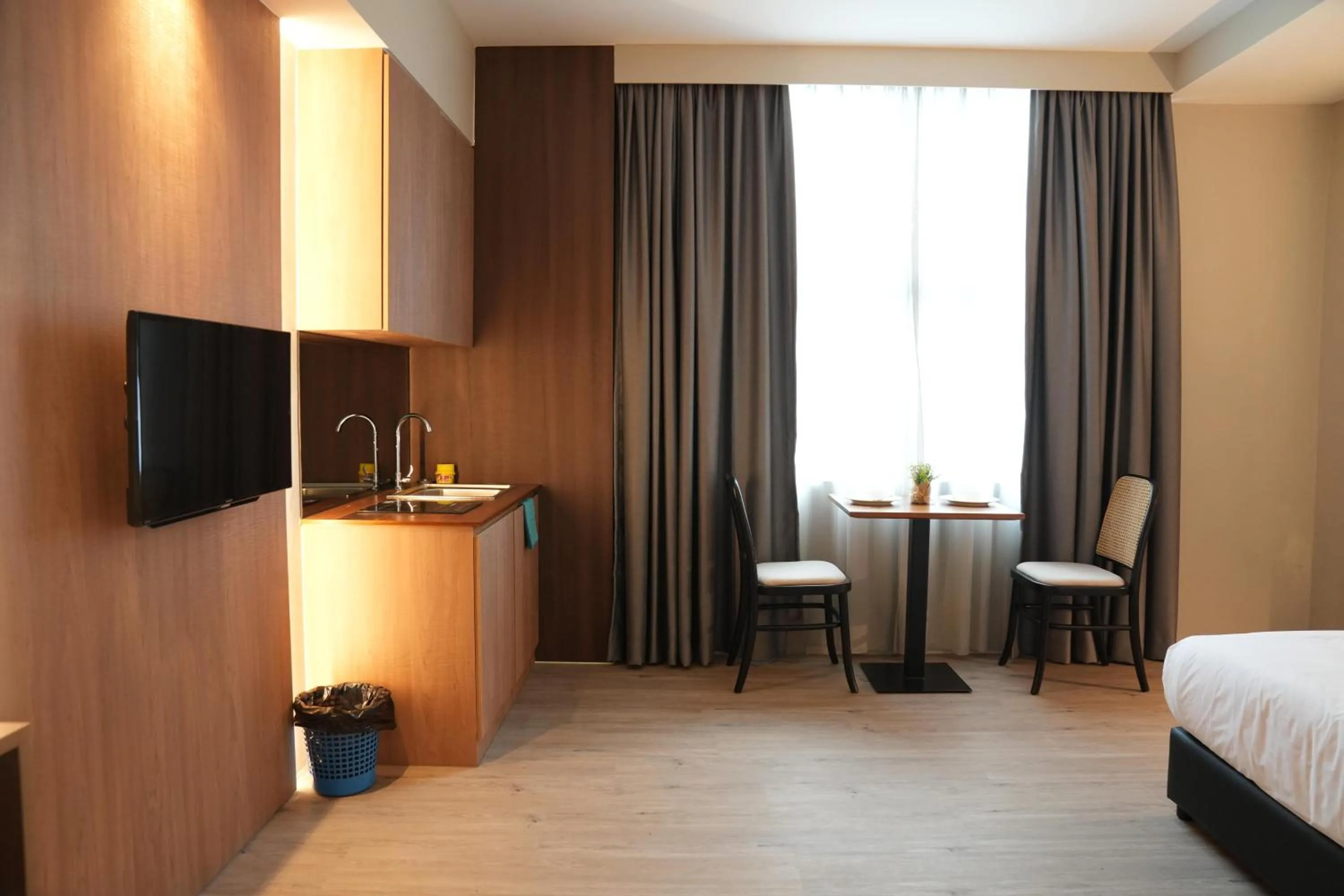 Photo of the whole room, Bed in Roxy Hotel Aiman