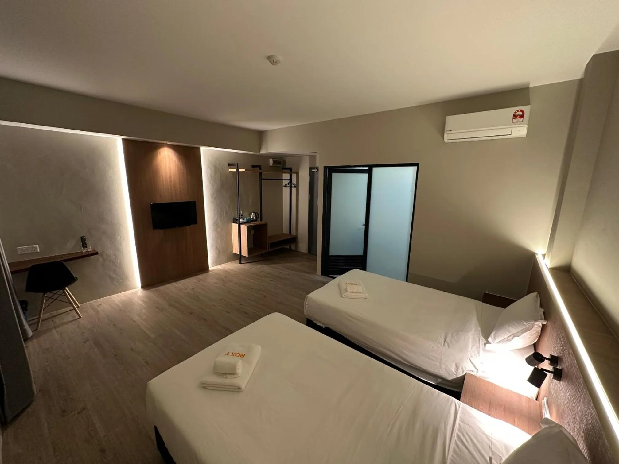 Bedroom, Bed in Roxy Hotel Aiman