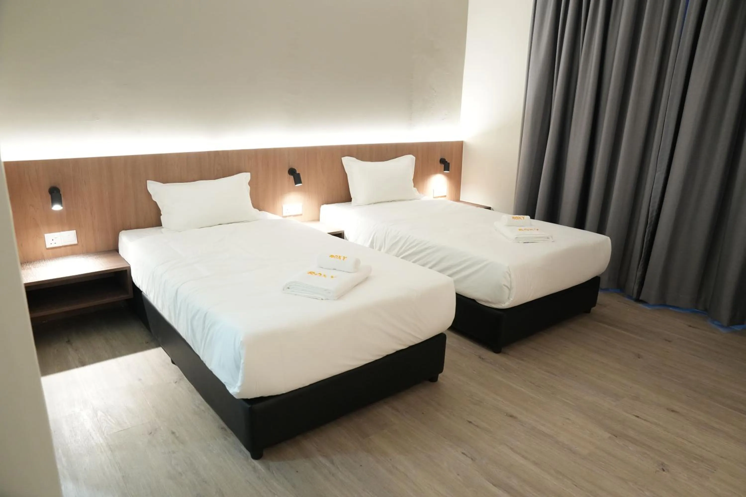 Bedroom, Bed in Roxy Hotel Aiman