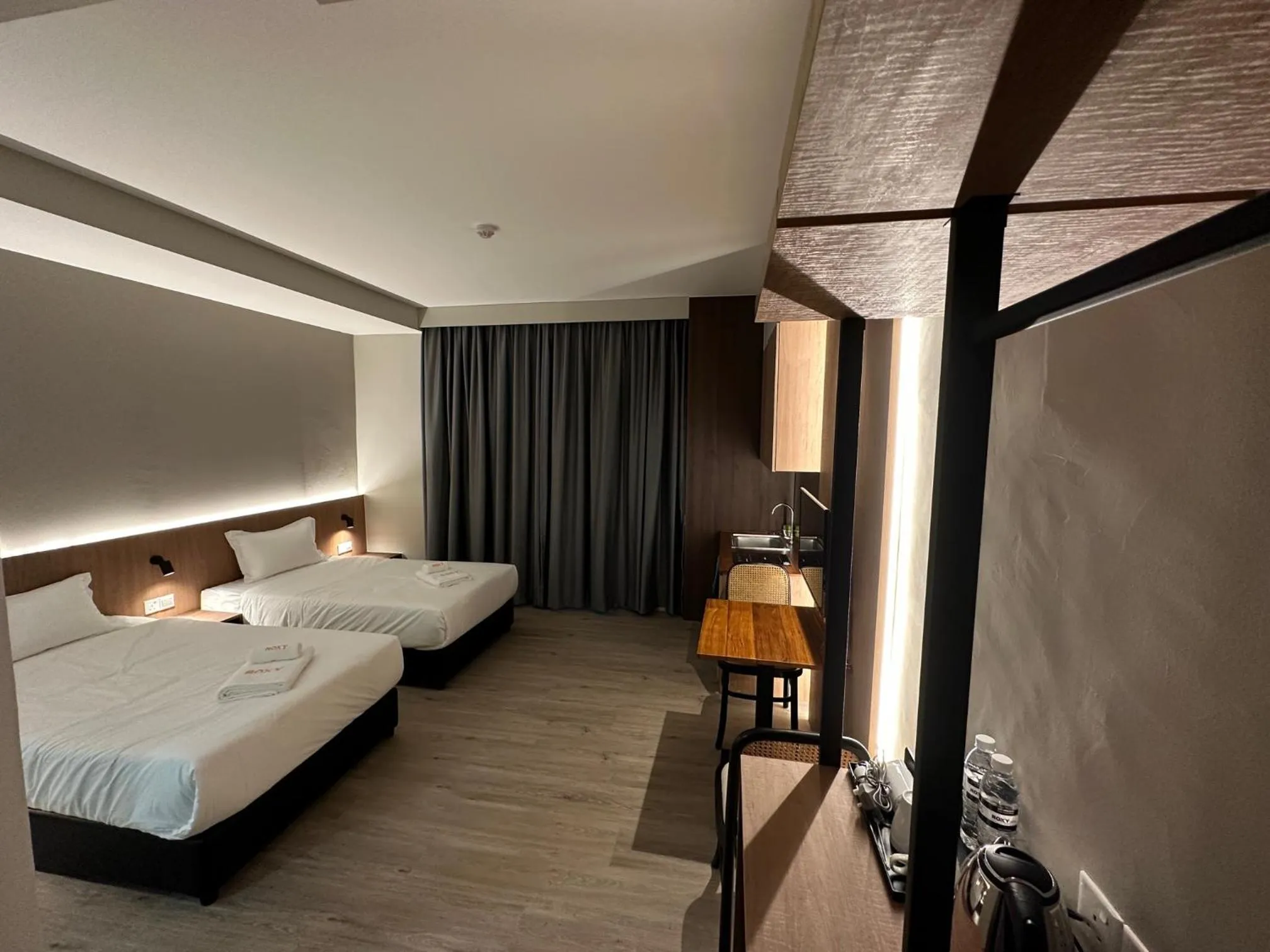 Bedroom, Bed in Roxy Hotel Aiman